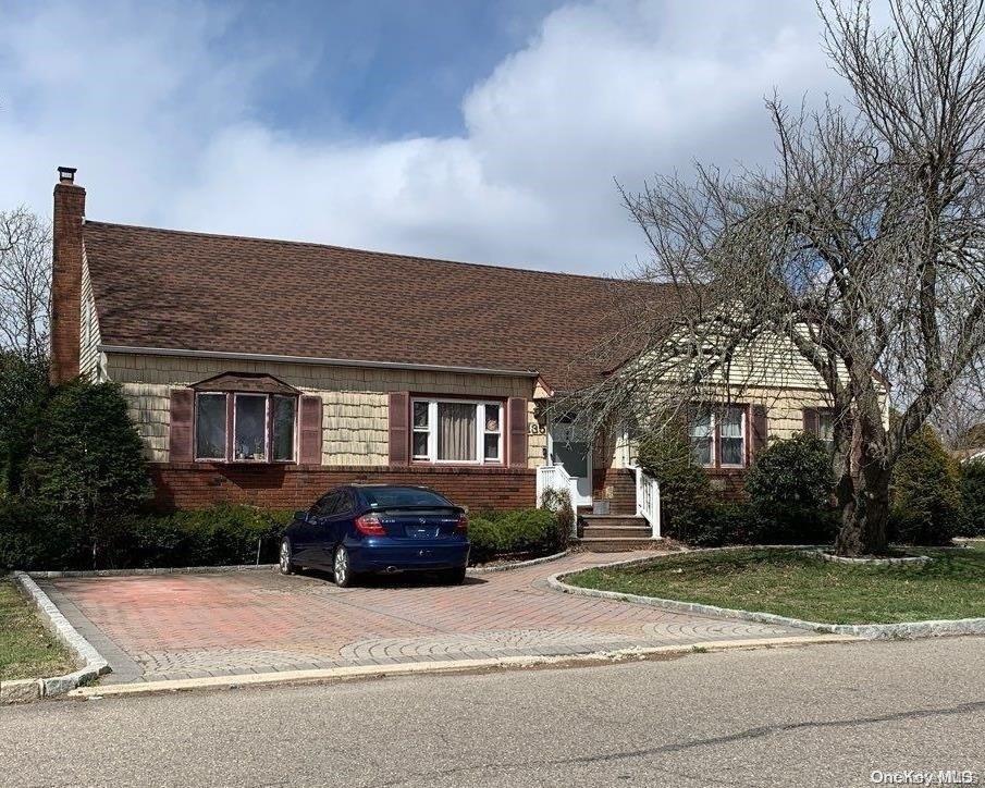 135 Columbus Boulevard, Amityville, NY 11701