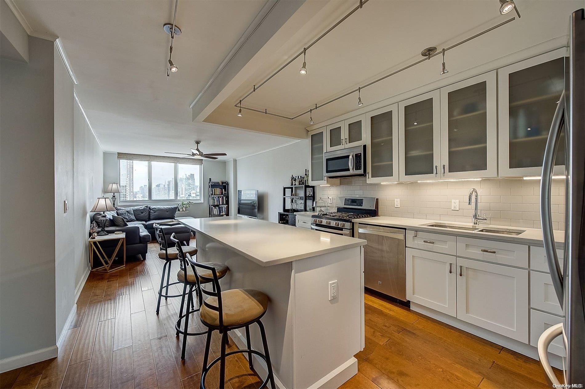 345 E 93rd Street # 29F, New York (Manhattan), NY 10128