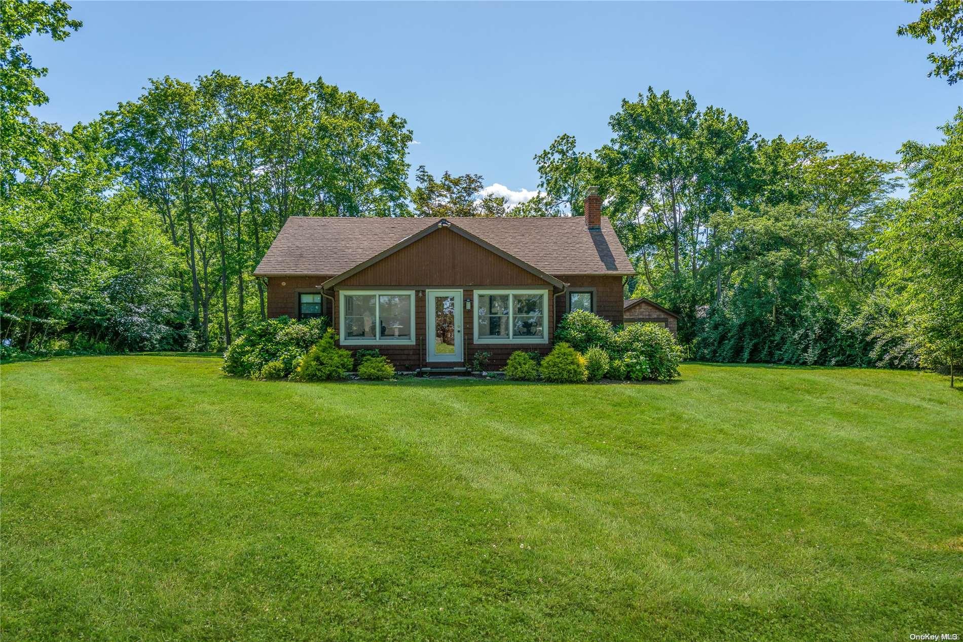 12 E Bevin Road, Northport, NY 11768