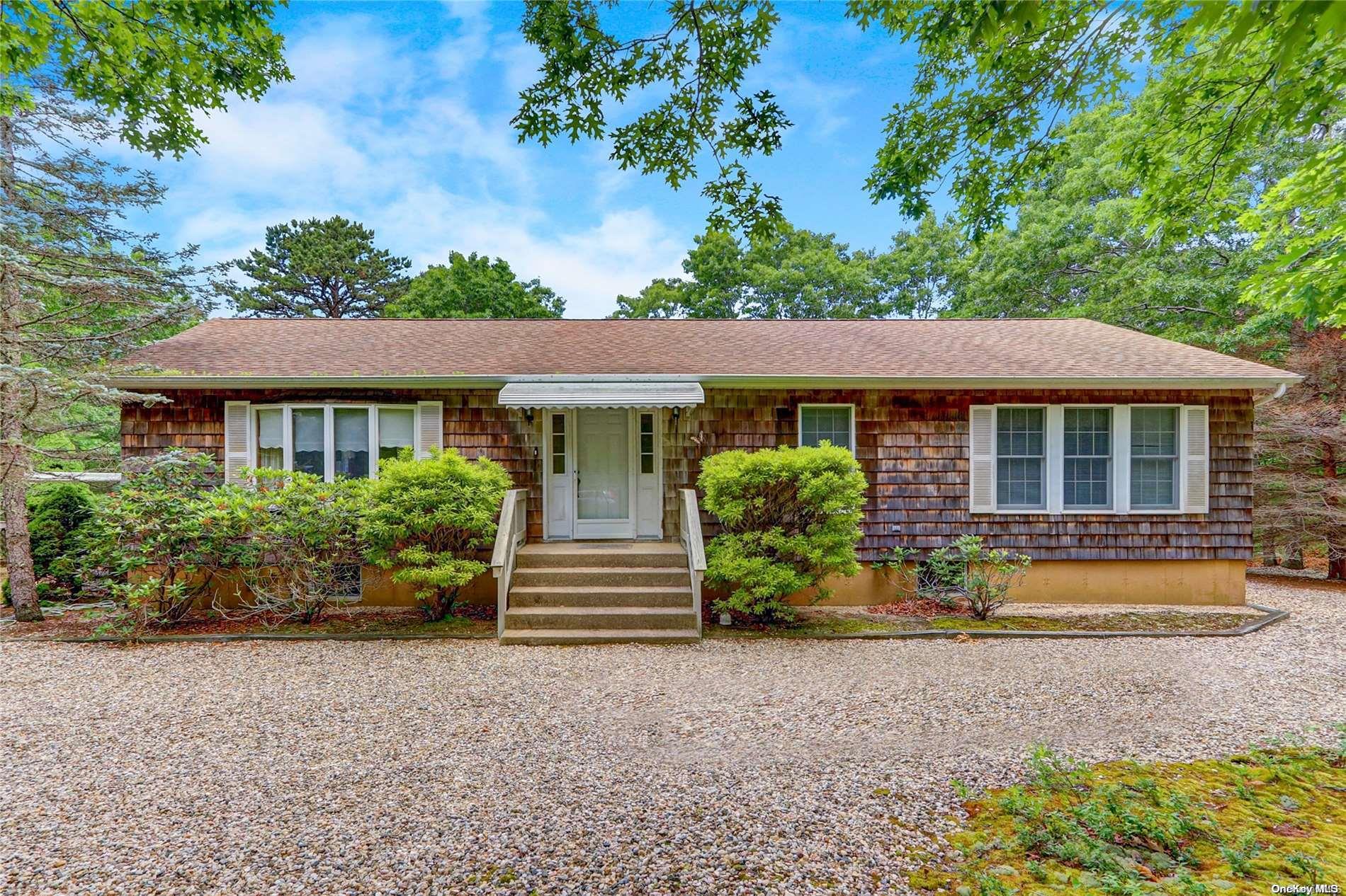 25 Ridge Road, Wainscott, NY 11975