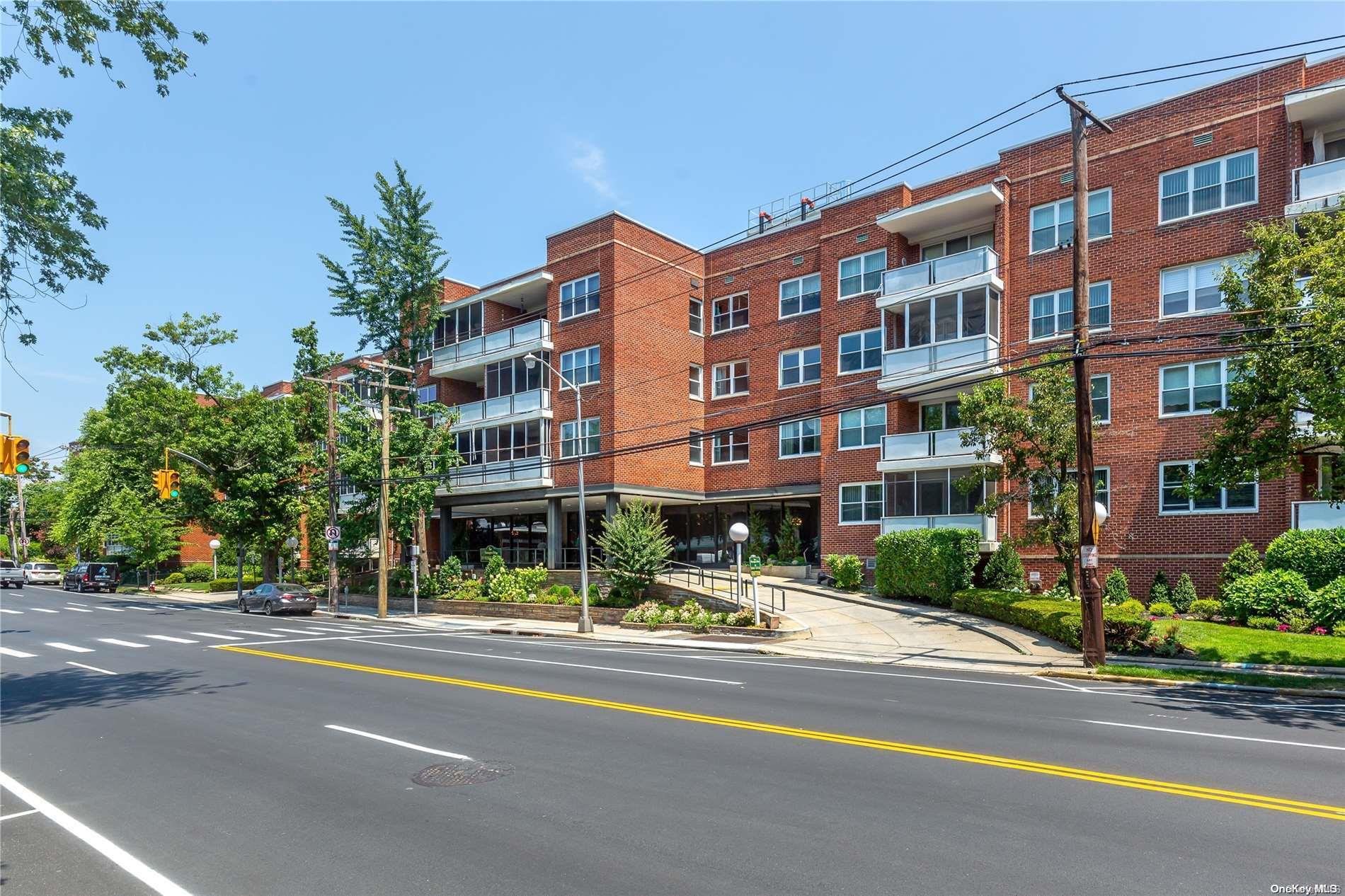 1 Kensington # 305, Great Neck, NY 11021