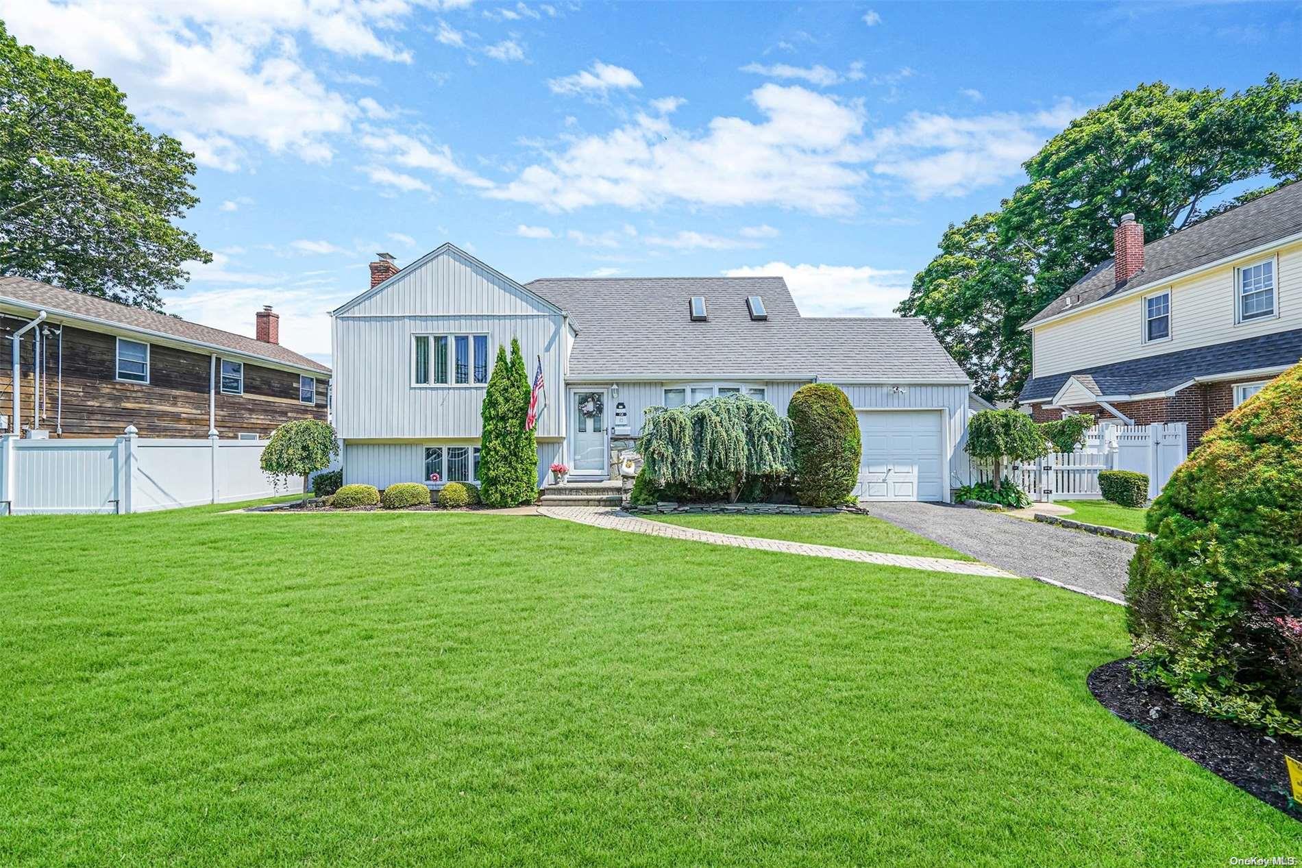 158 Berkeley Place, Massapequa, NY 11758
