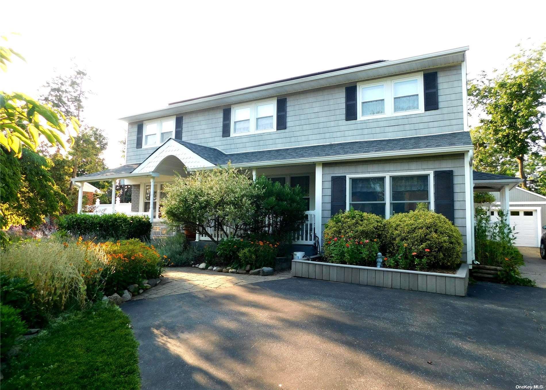 31 Walter Court, Commack, NY 11725