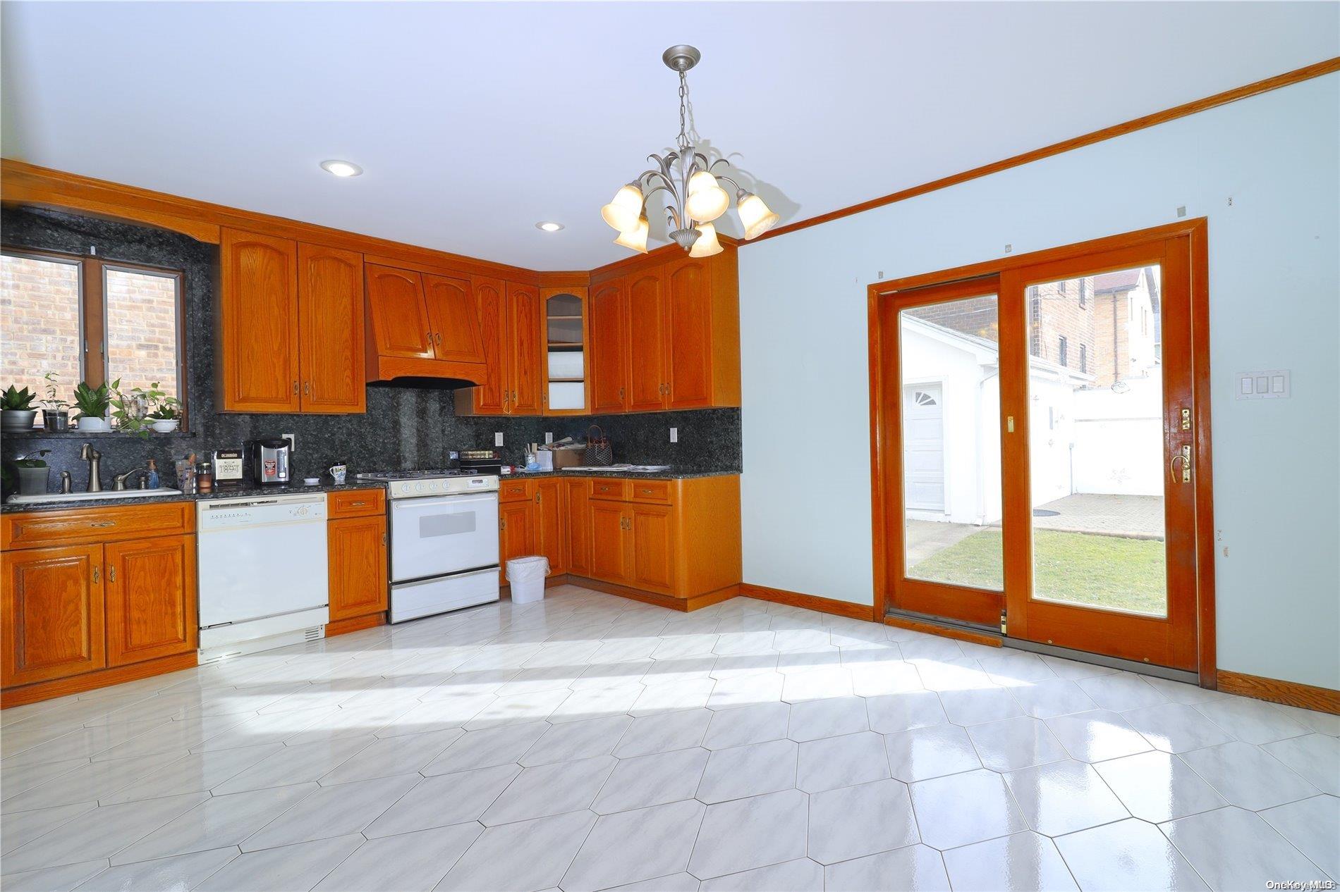 152-14 Bayside Avenue, Flushing, NY 11354