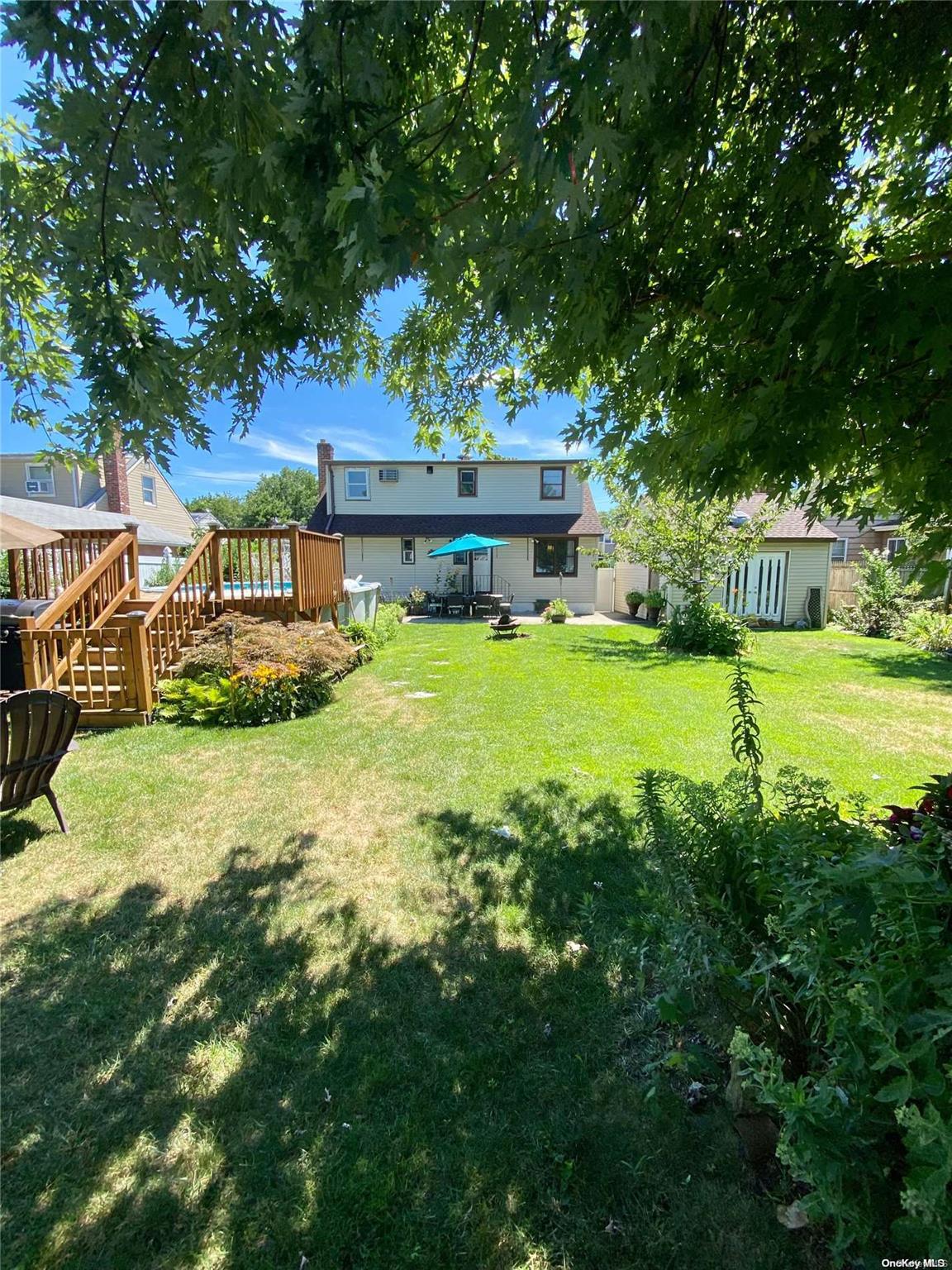 696 Dorothea Lane, Elmont, NY 11003