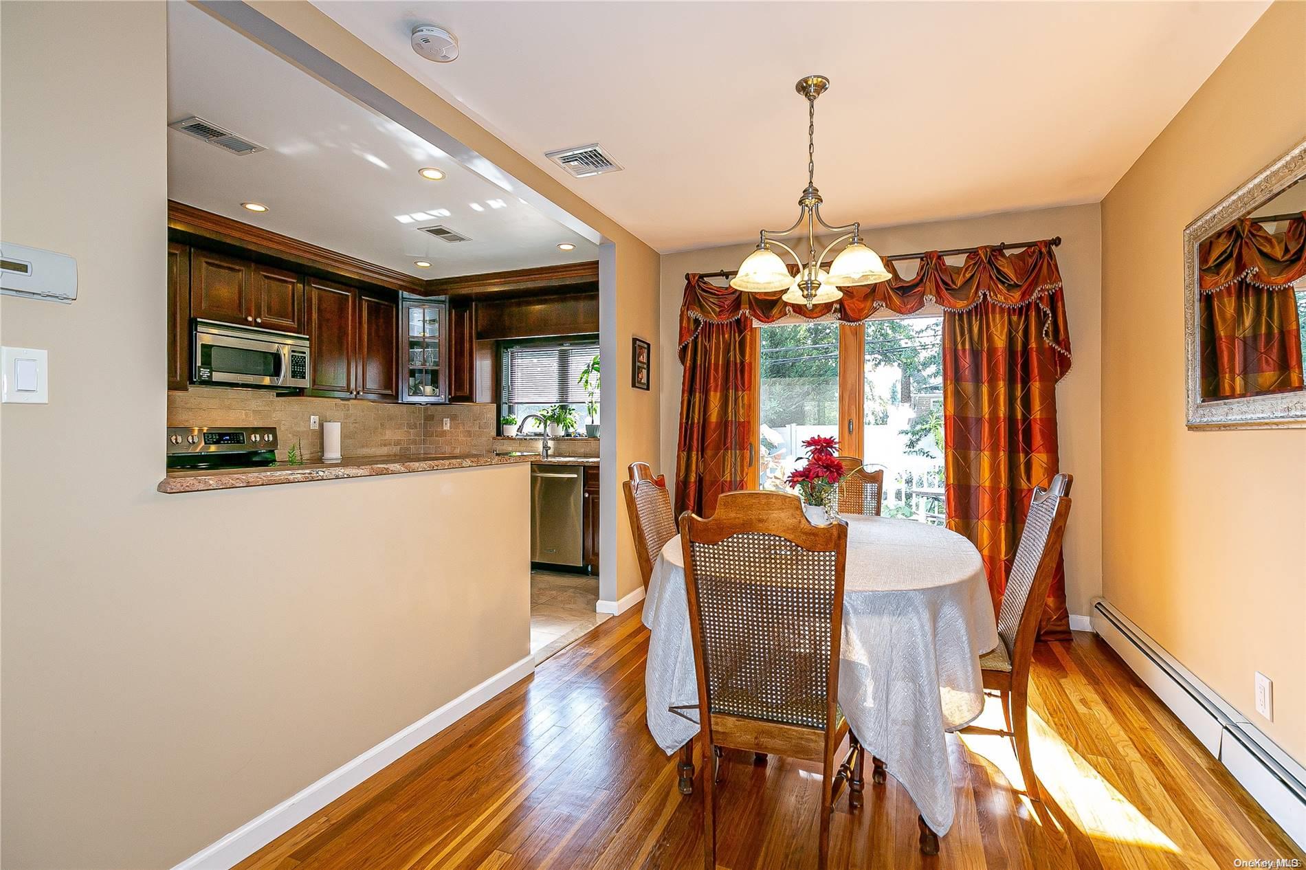 29 Roberta Lane, Syosset, NY 11791