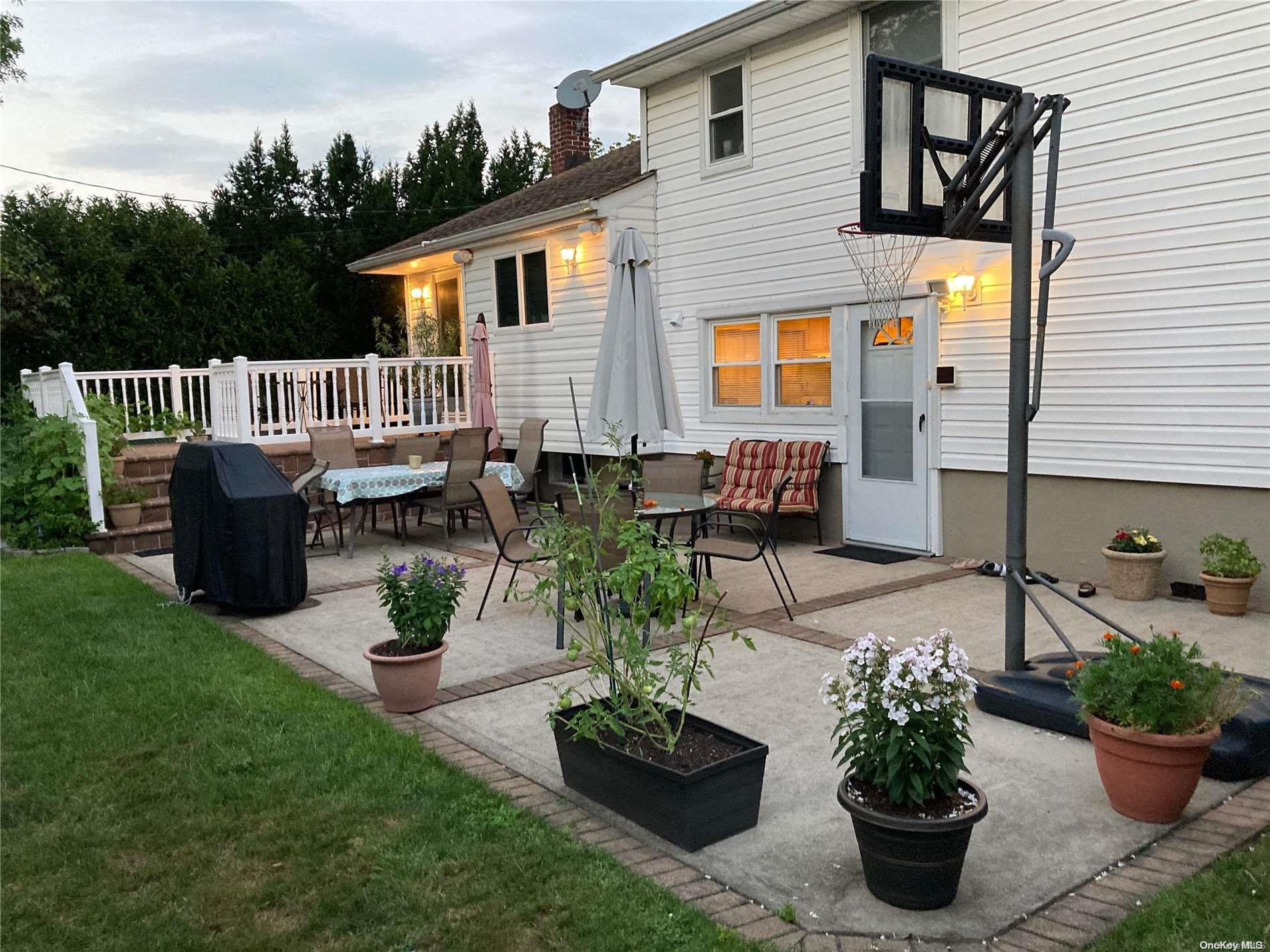 29 Roberta Lane, Syosset, NY 11791