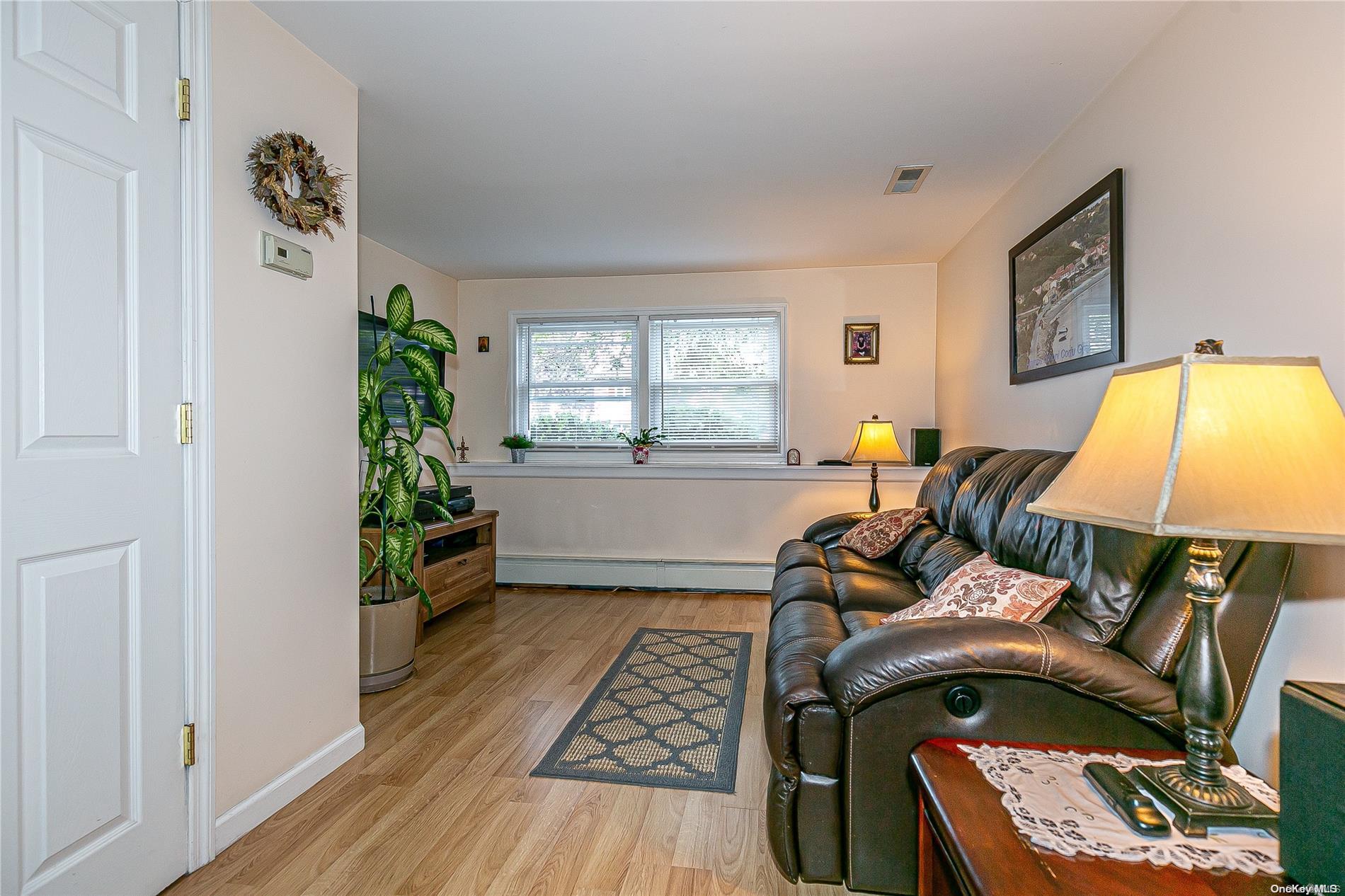 29 Roberta Lane, Syosset, NY 11791