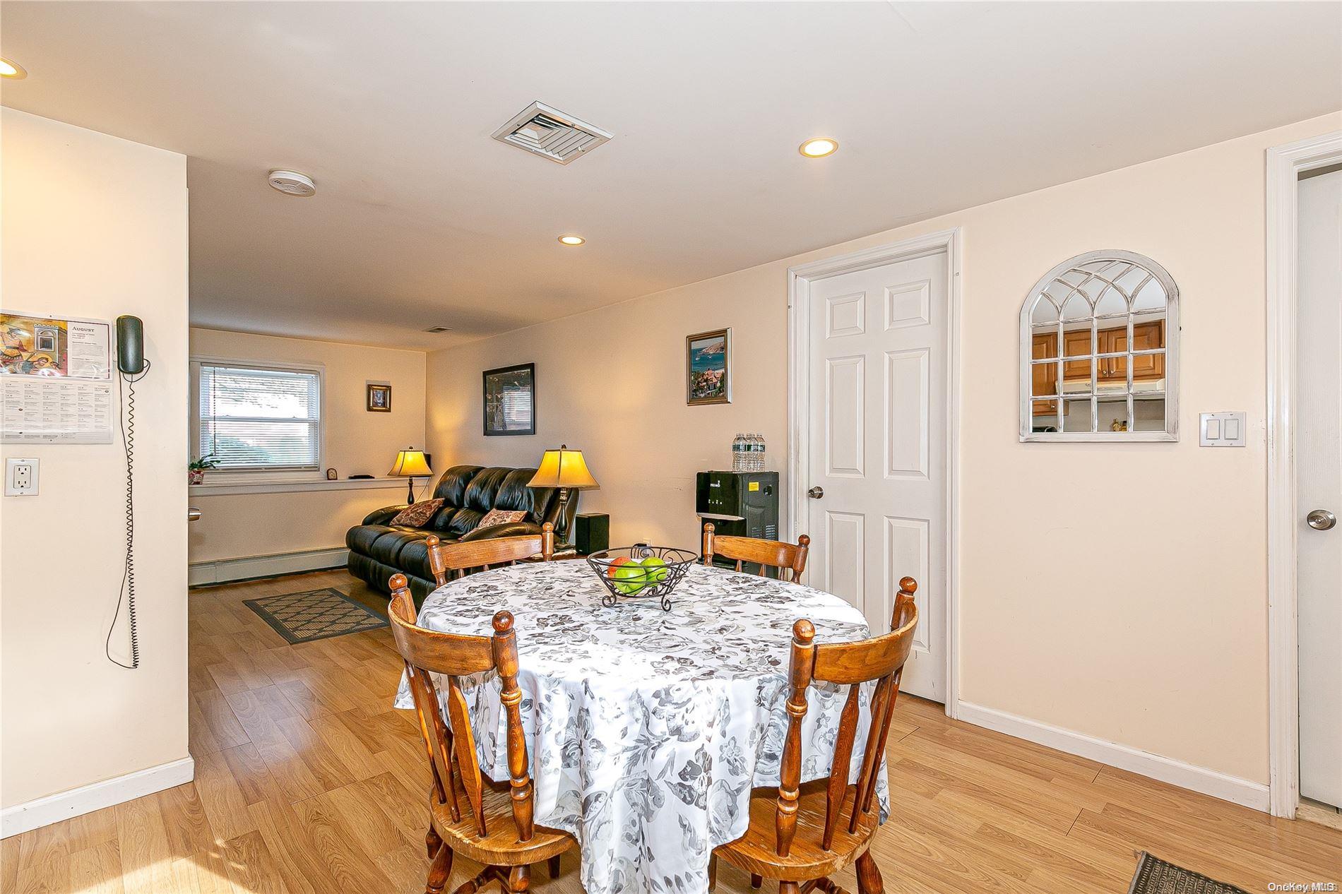 29 Roberta Lane, Syosset, NY 11791