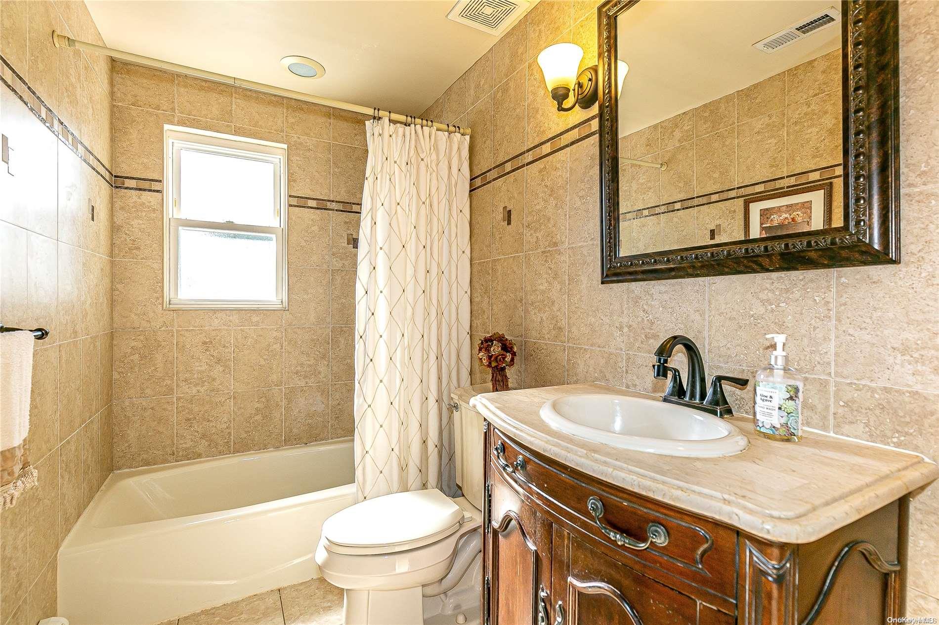 29 Roberta Lane, Syosset, NY 11791