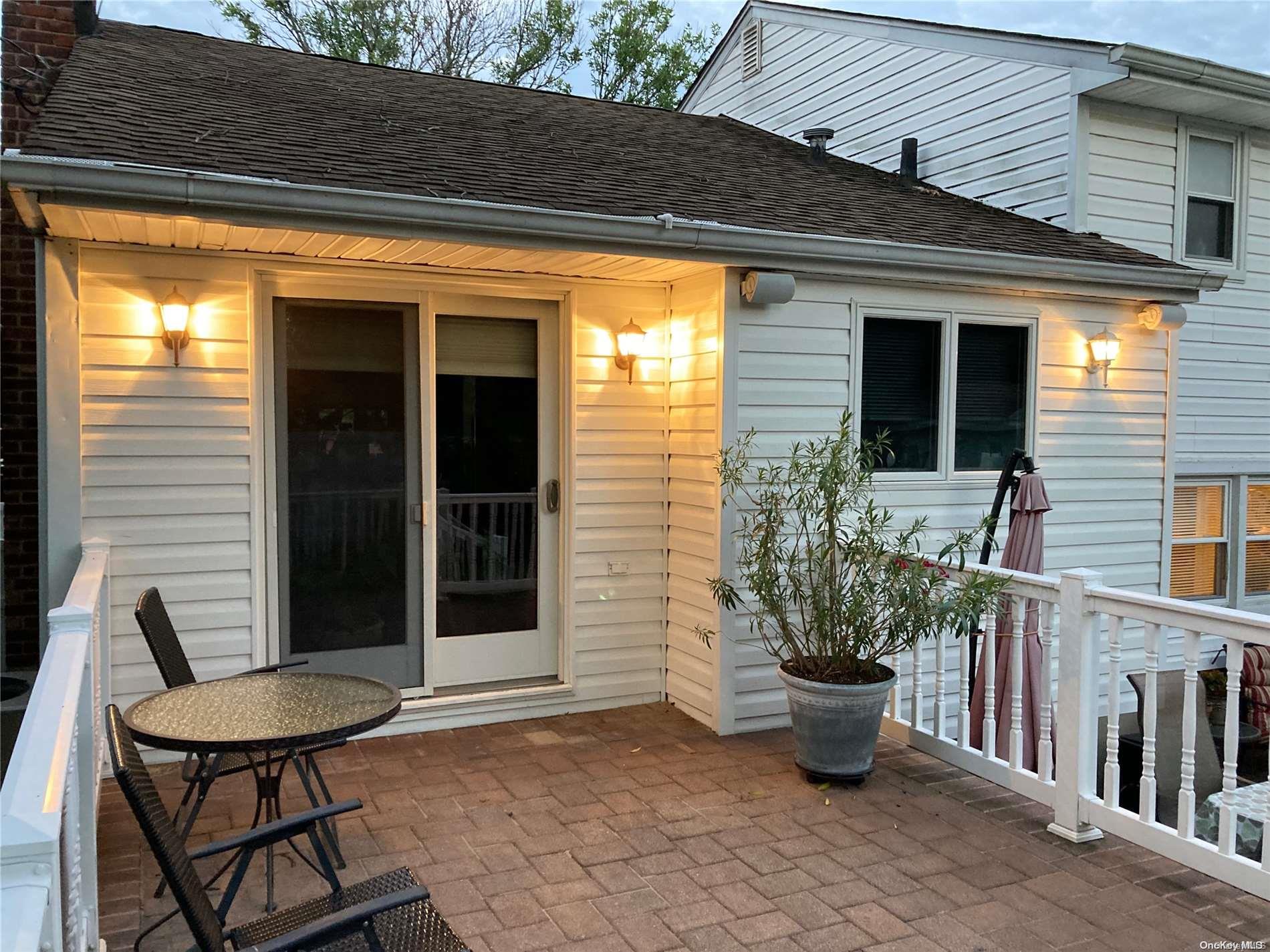 29 Roberta Lane, Syosset, NY 11791