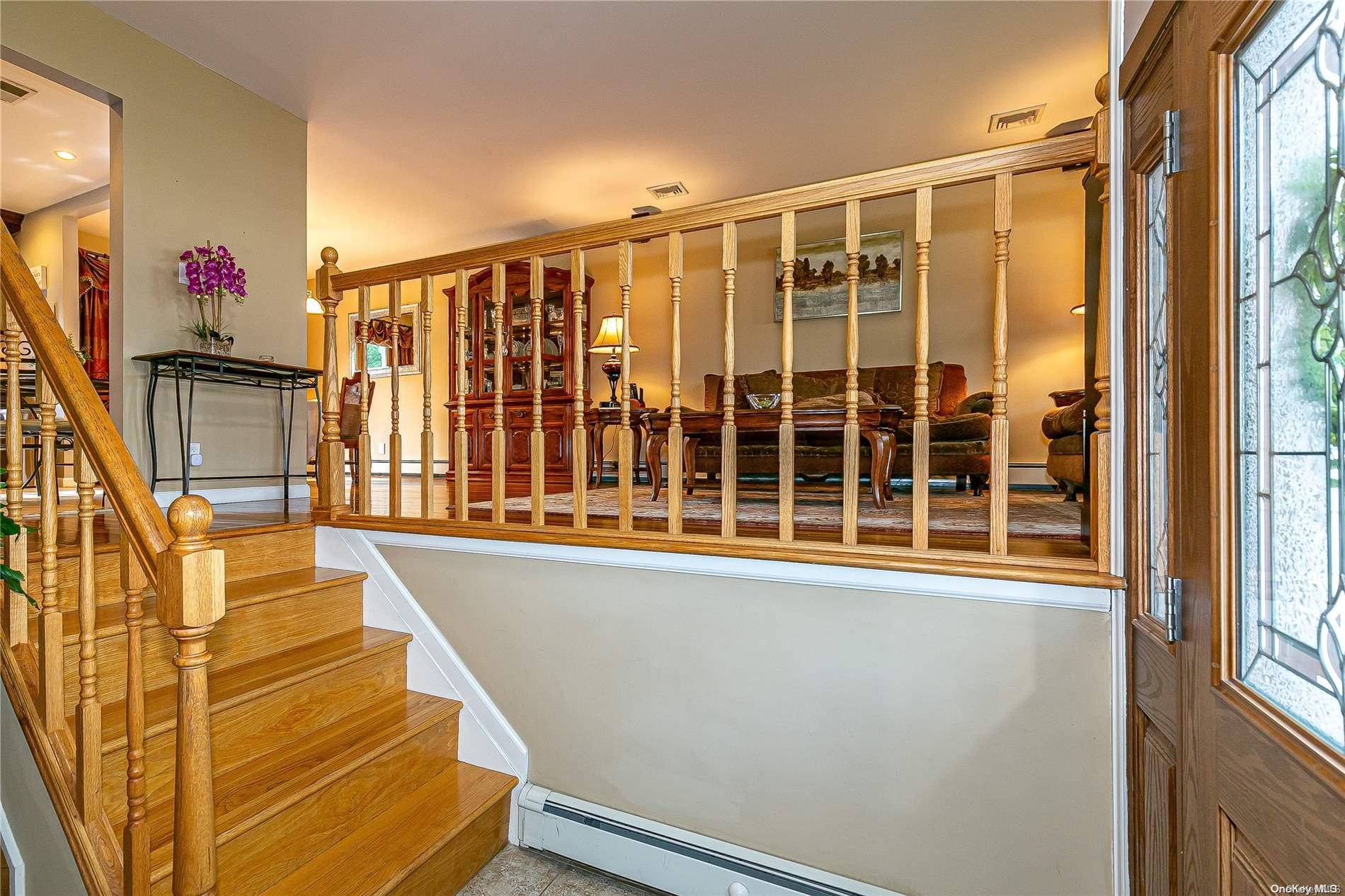 29 Roberta Lane, Syosset, NY 11791