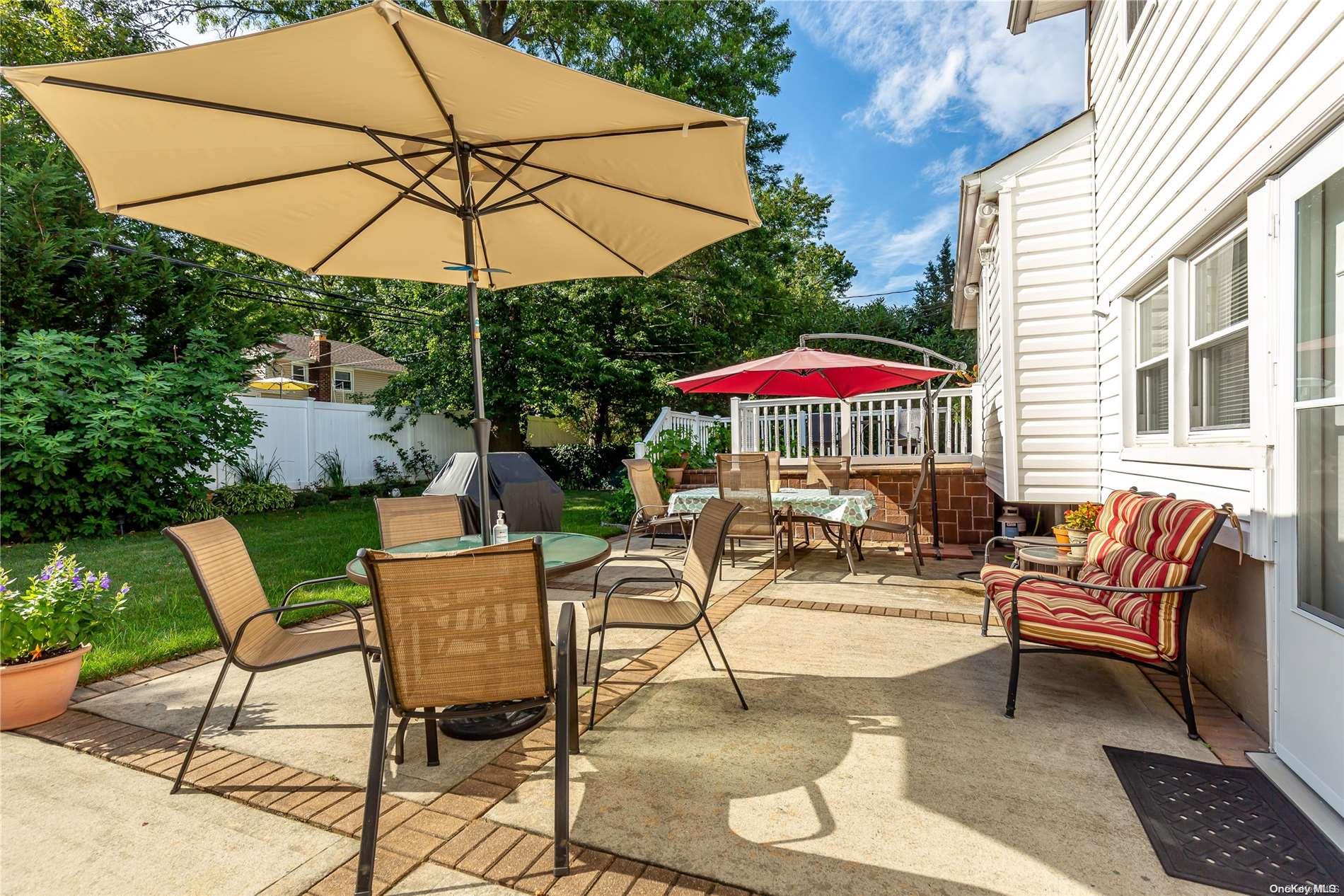 29 Roberta Lane, Syosset, NY 11791