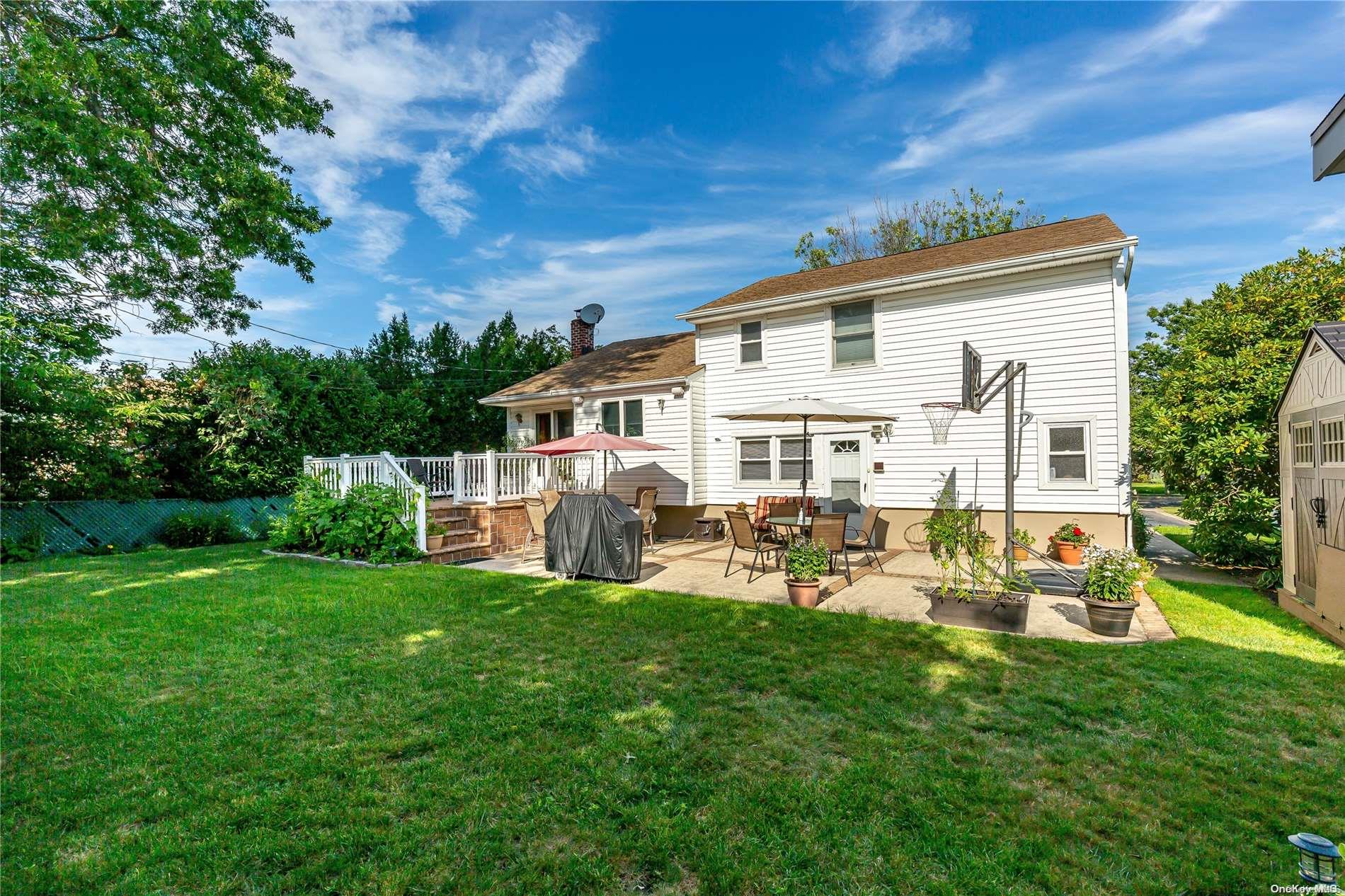 29 Roberta Lane, Syosset, NY 11791