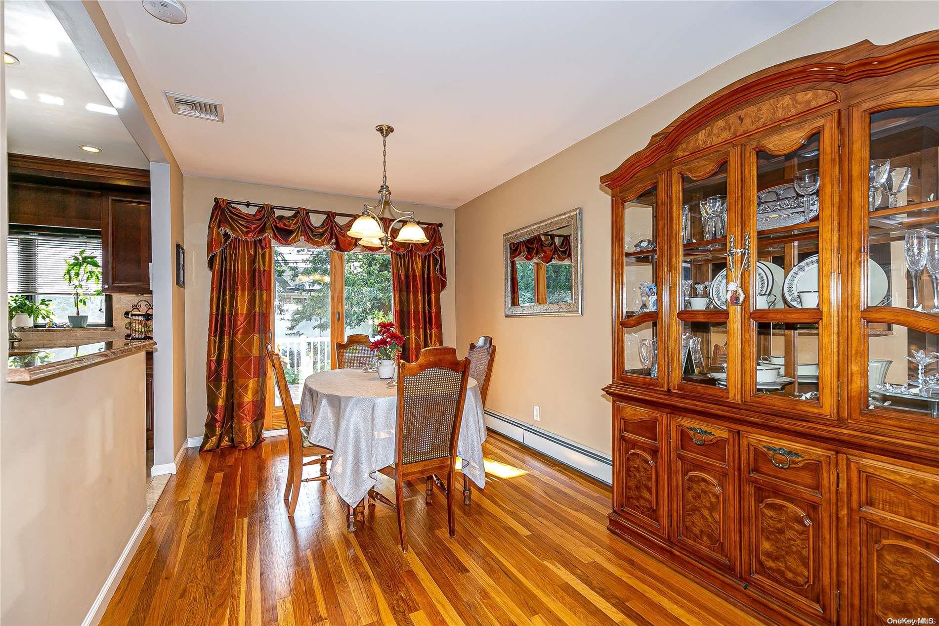 29 Roberta Lane, Syosset, NY 11791