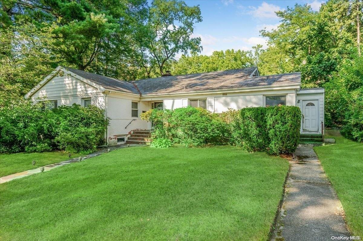 9 Hereford Road, Great Neck, NY 11020
