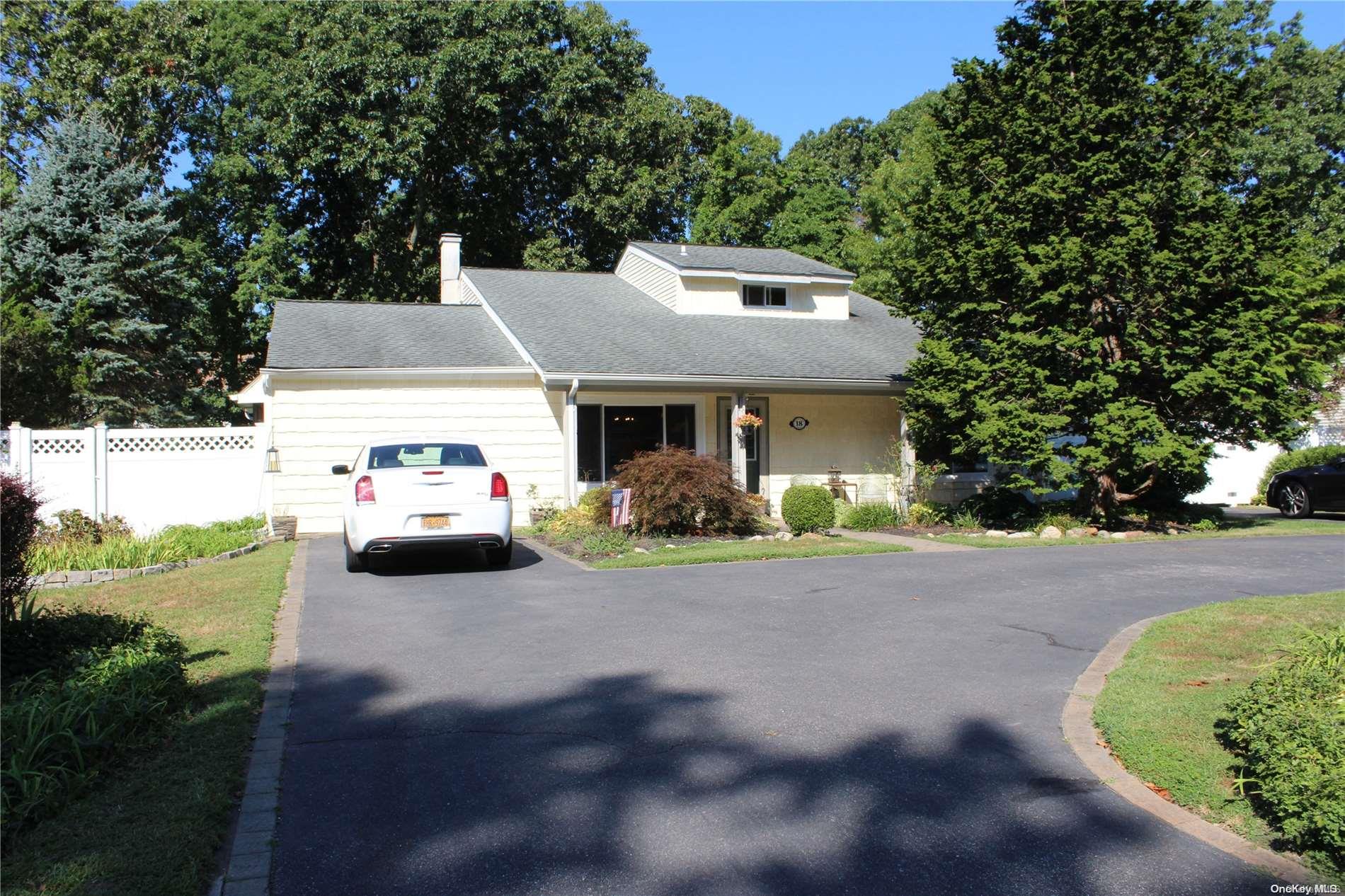 18 Sun Valley Drive, Coram, NY 11727