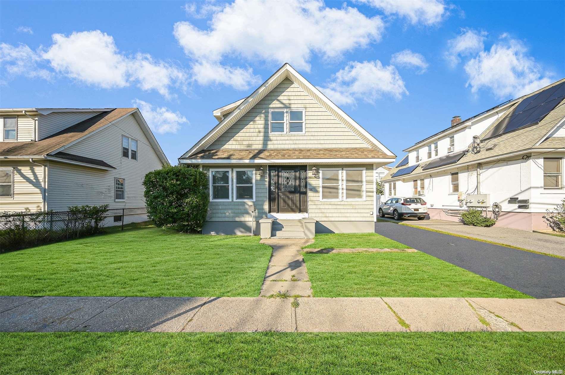 116 S Clinton Avenue, Bay Shore, NY 11706