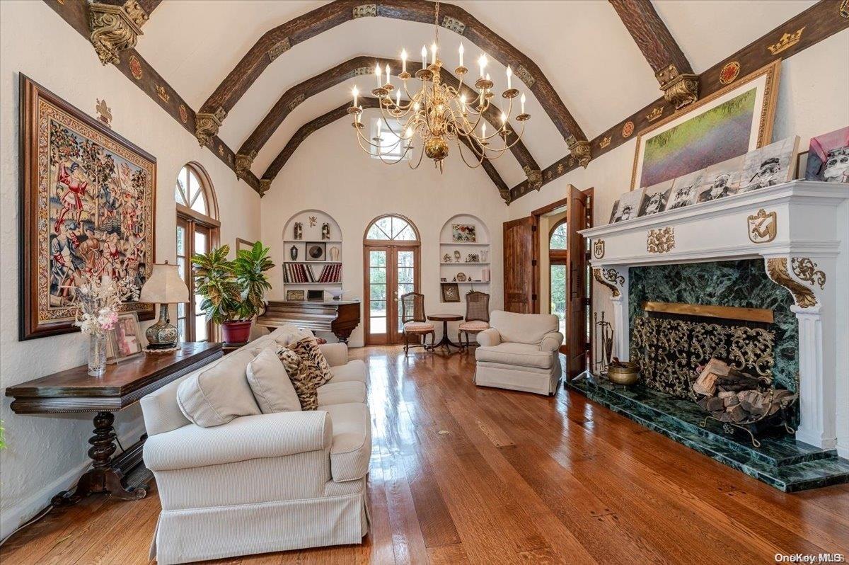 15 Bayview Avenue, Great Neck, NY 11021