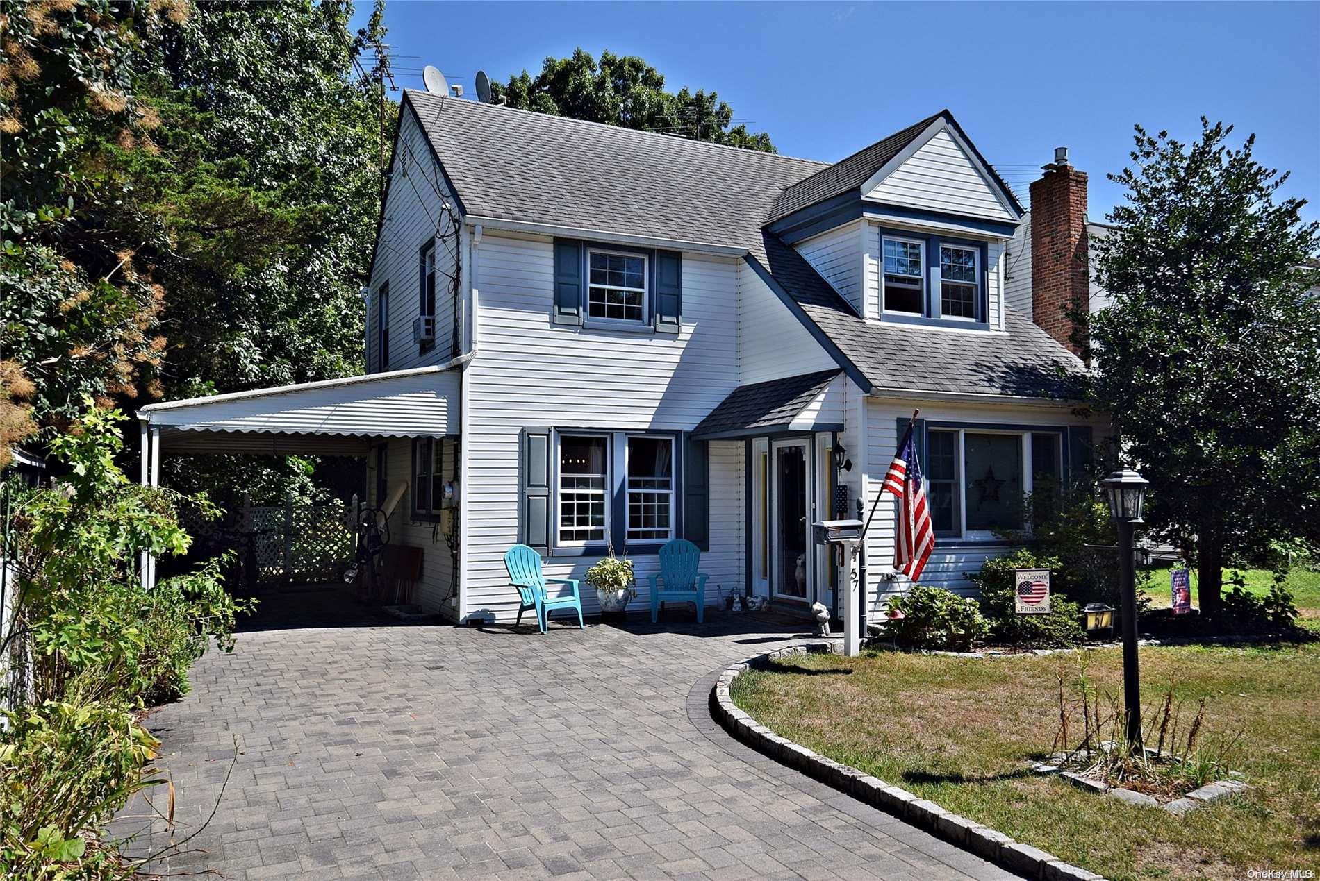 57 Oakdale Boulevard, Farmingdale, NY 11735