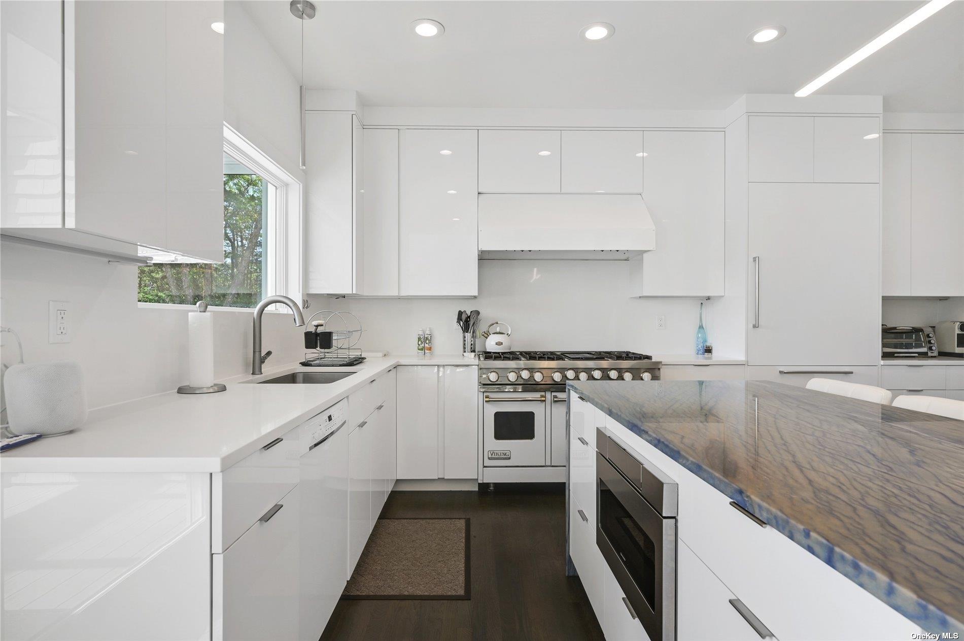 18 Remsen Lane, Remsenburg, NY 11960