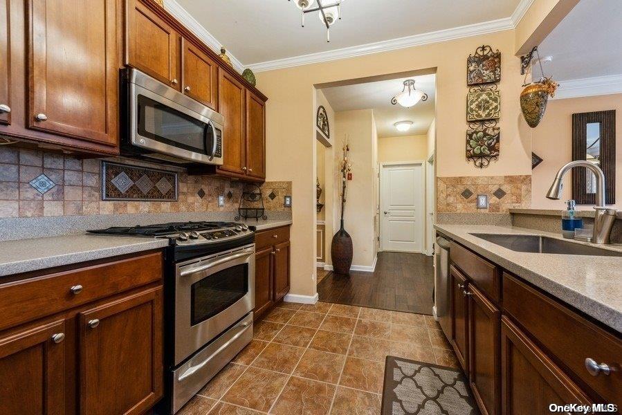 147 Saxton Court # F147, Central Islip, NY 11722