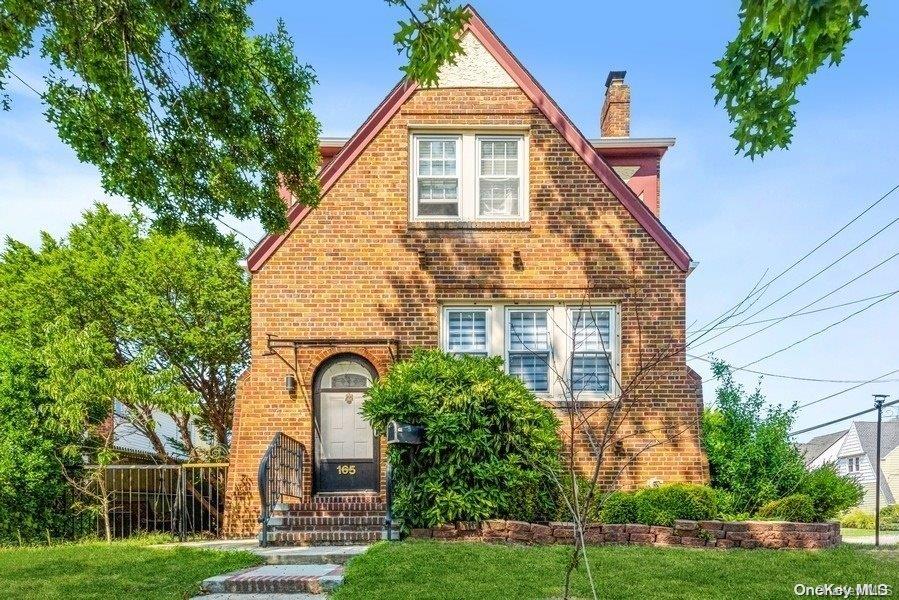 165 Page Road, Valley Stream, NY 11581