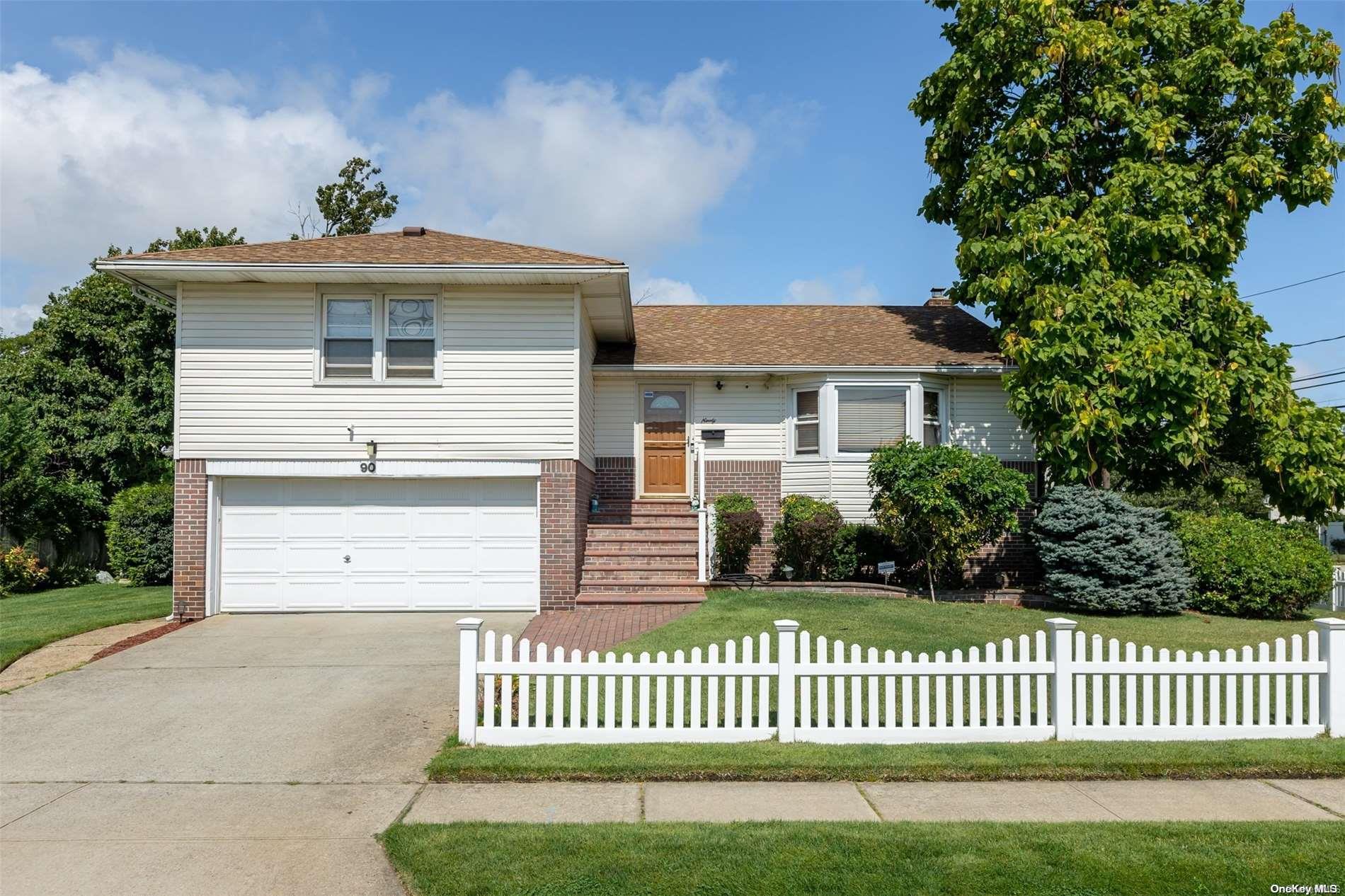 90 Cedar Street, Freeport, NY 11520