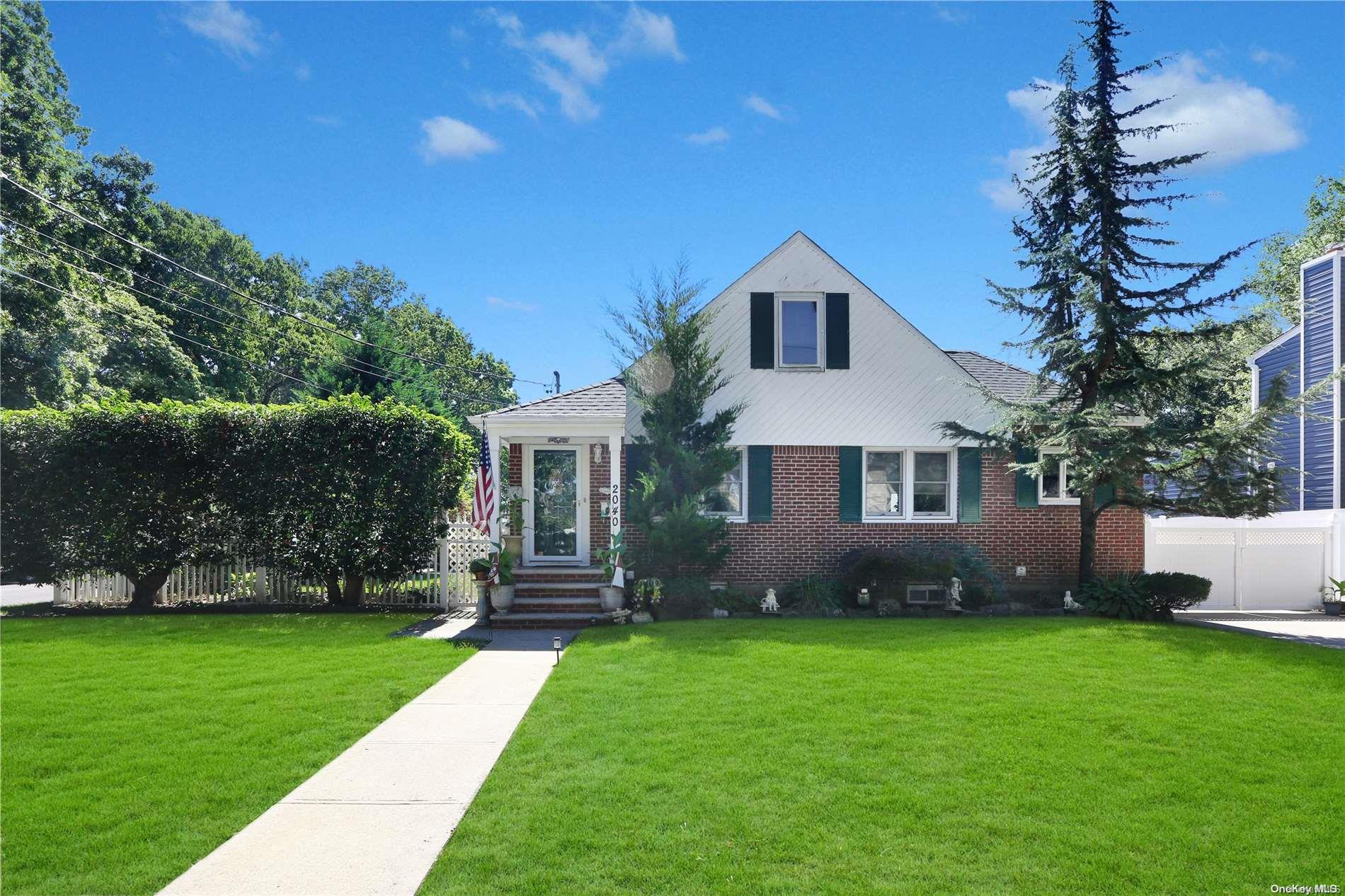 2040 Potter Avenue, Merrick, NY 11566