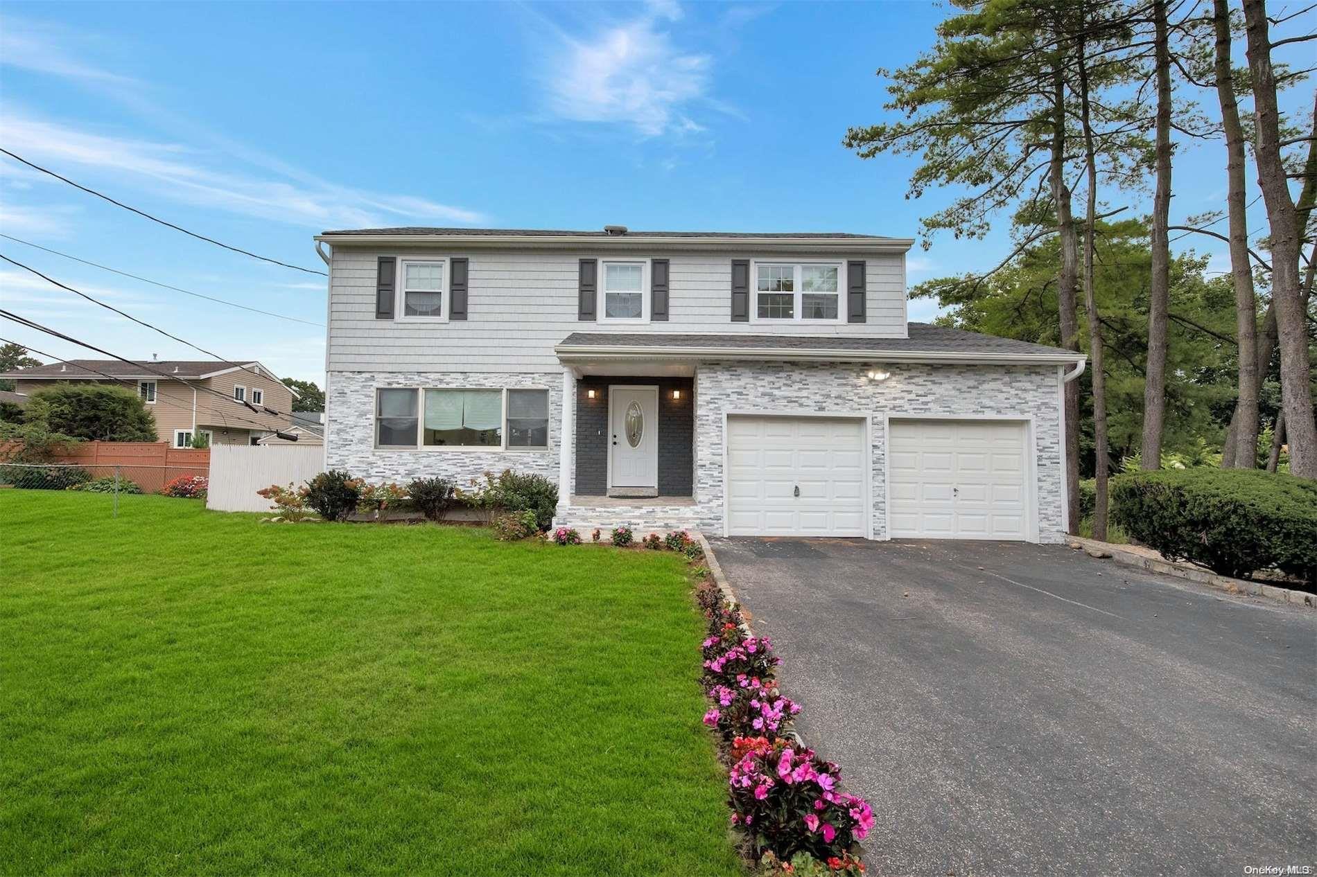 35 Pal Street, Plainview, NY 11803