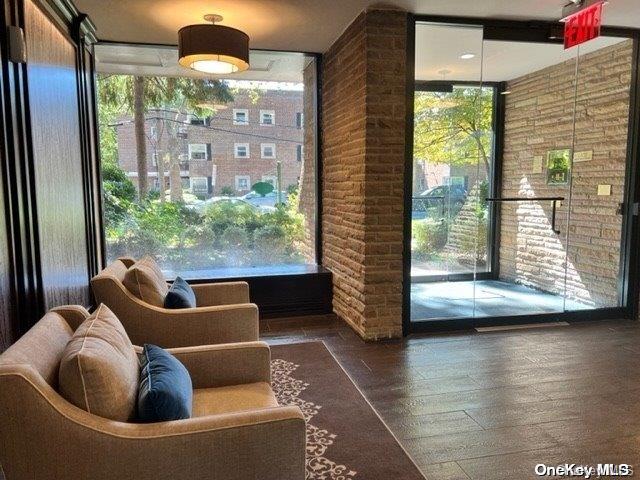 75 Knightsbridge # 1H, Great Neck, NY 11021