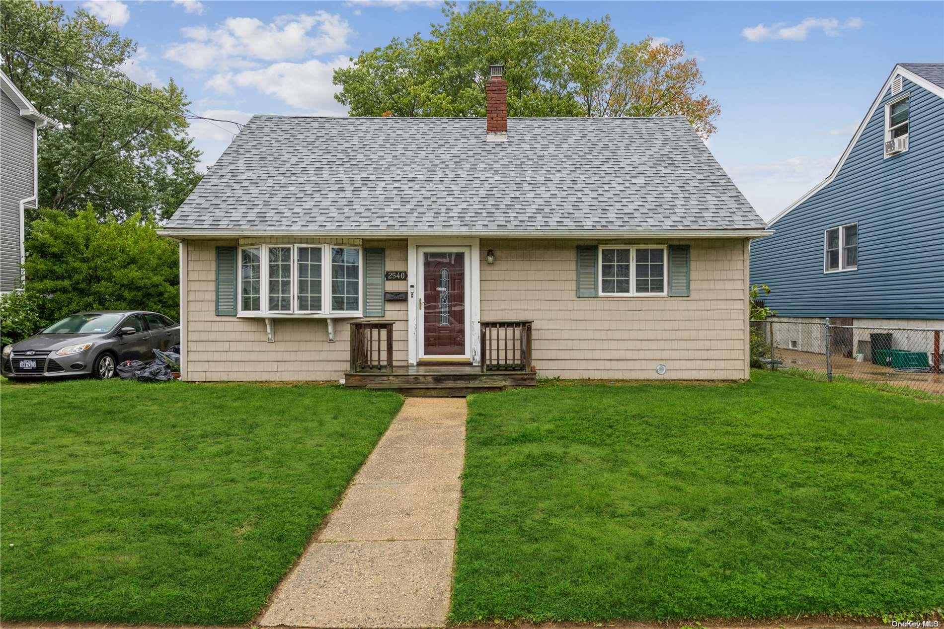 2540 Woodland Avenue, Wantagh, NY 11793