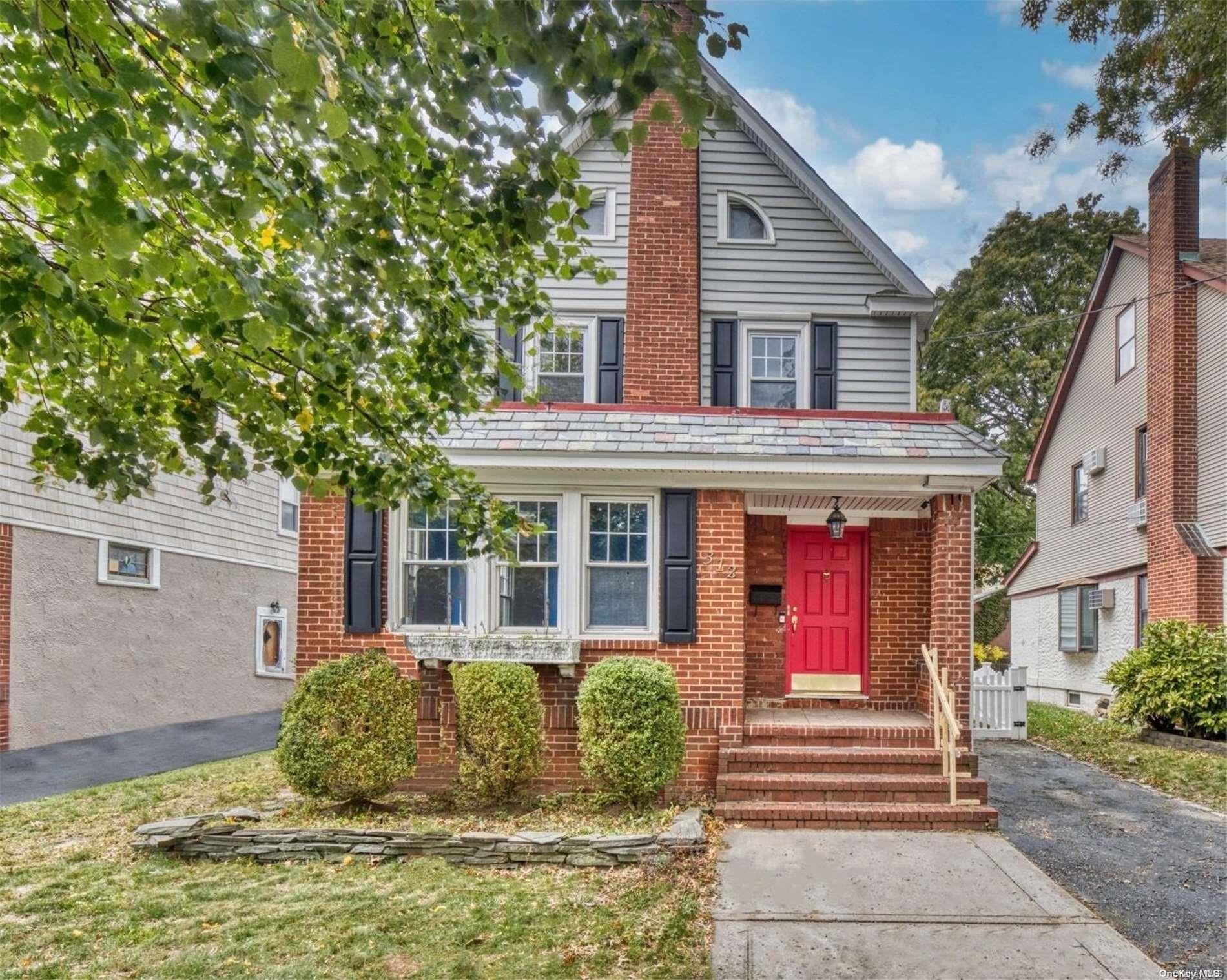 312 Plainfield Avenue, Floral Park, NY 11001