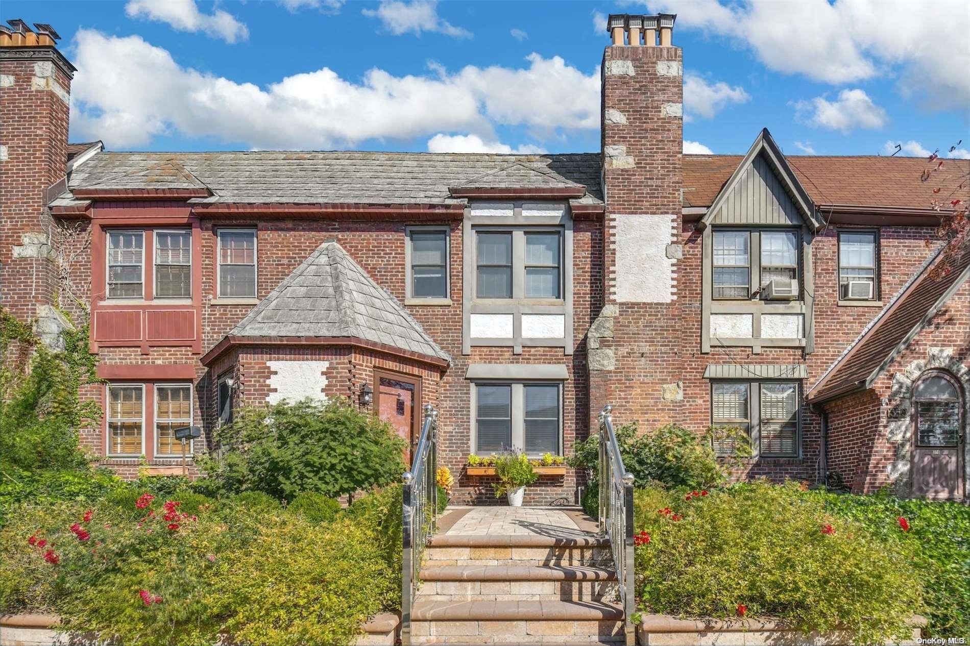 352 Bauer Place, Mineola, NY 11501