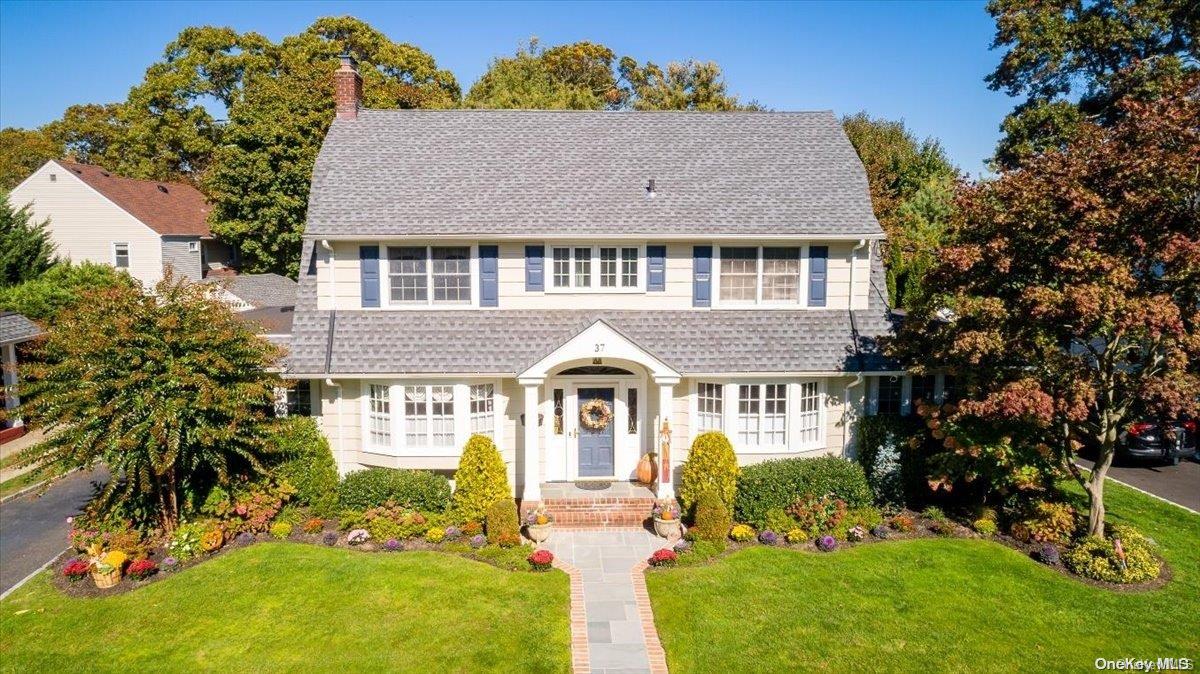 37 Wachusetts Street, Rockville Centre, NY 11570