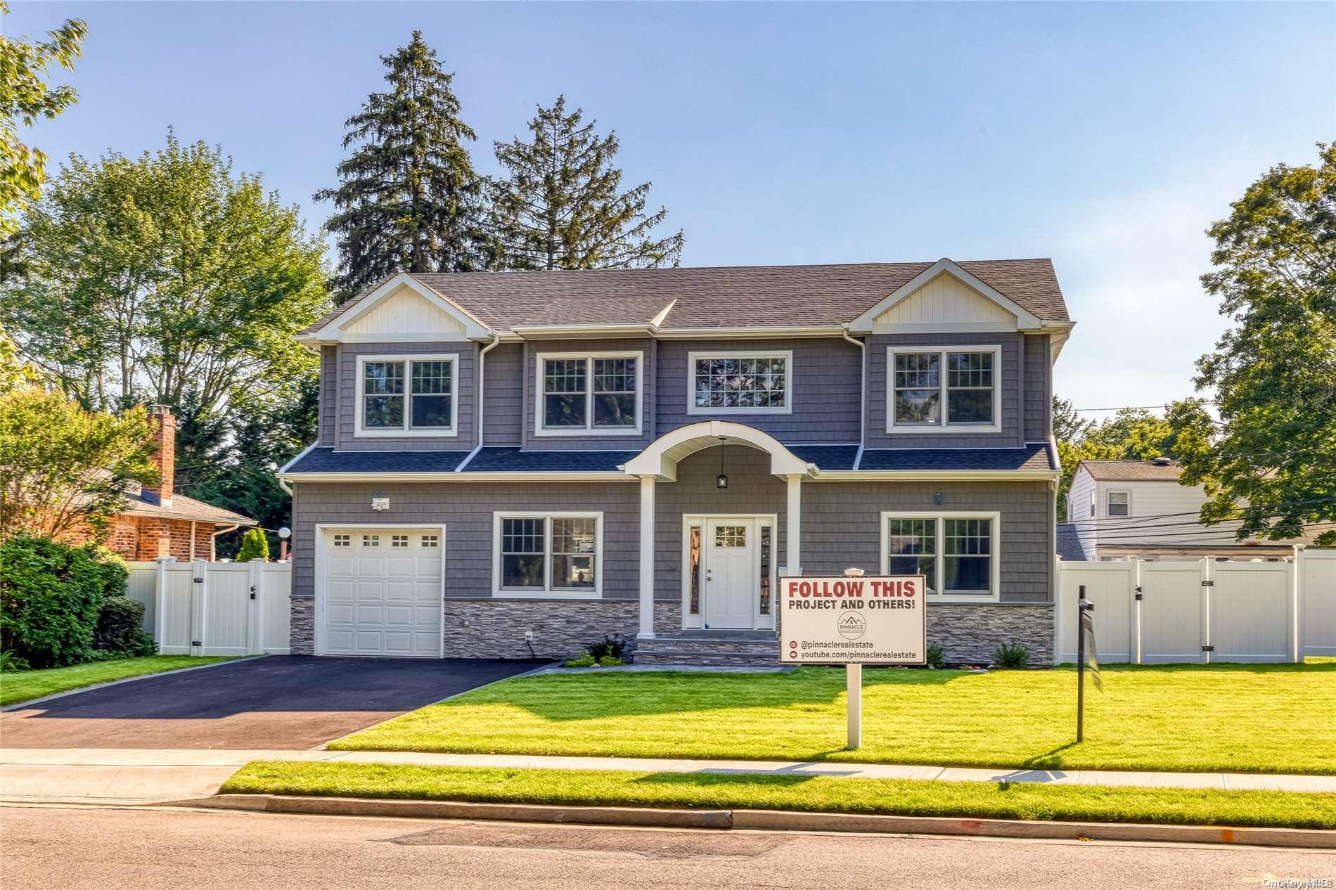 5 Stratford Road, Plainview, NY 11803