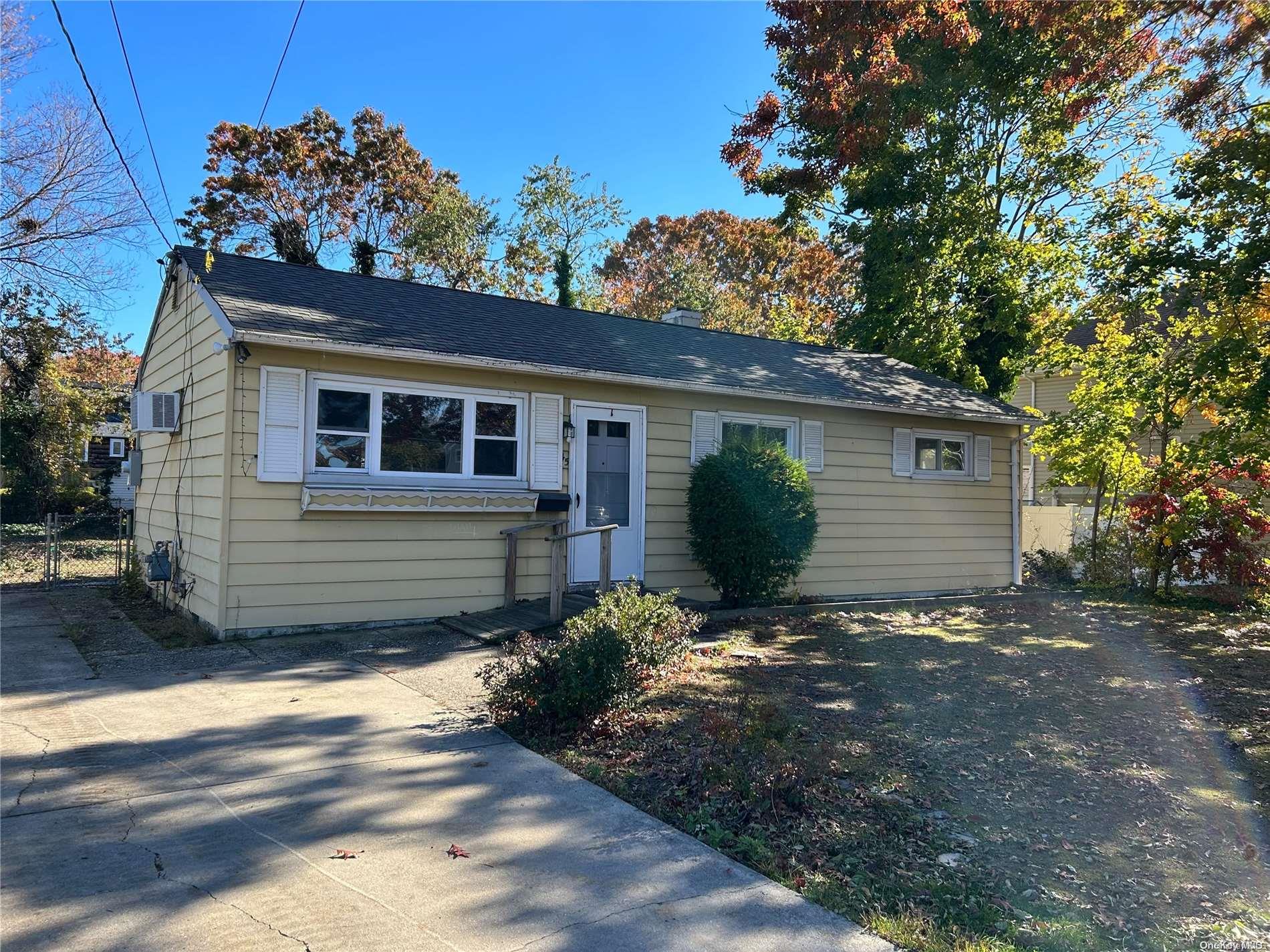 45 Leopold Avenue, West Islip, NY 11795