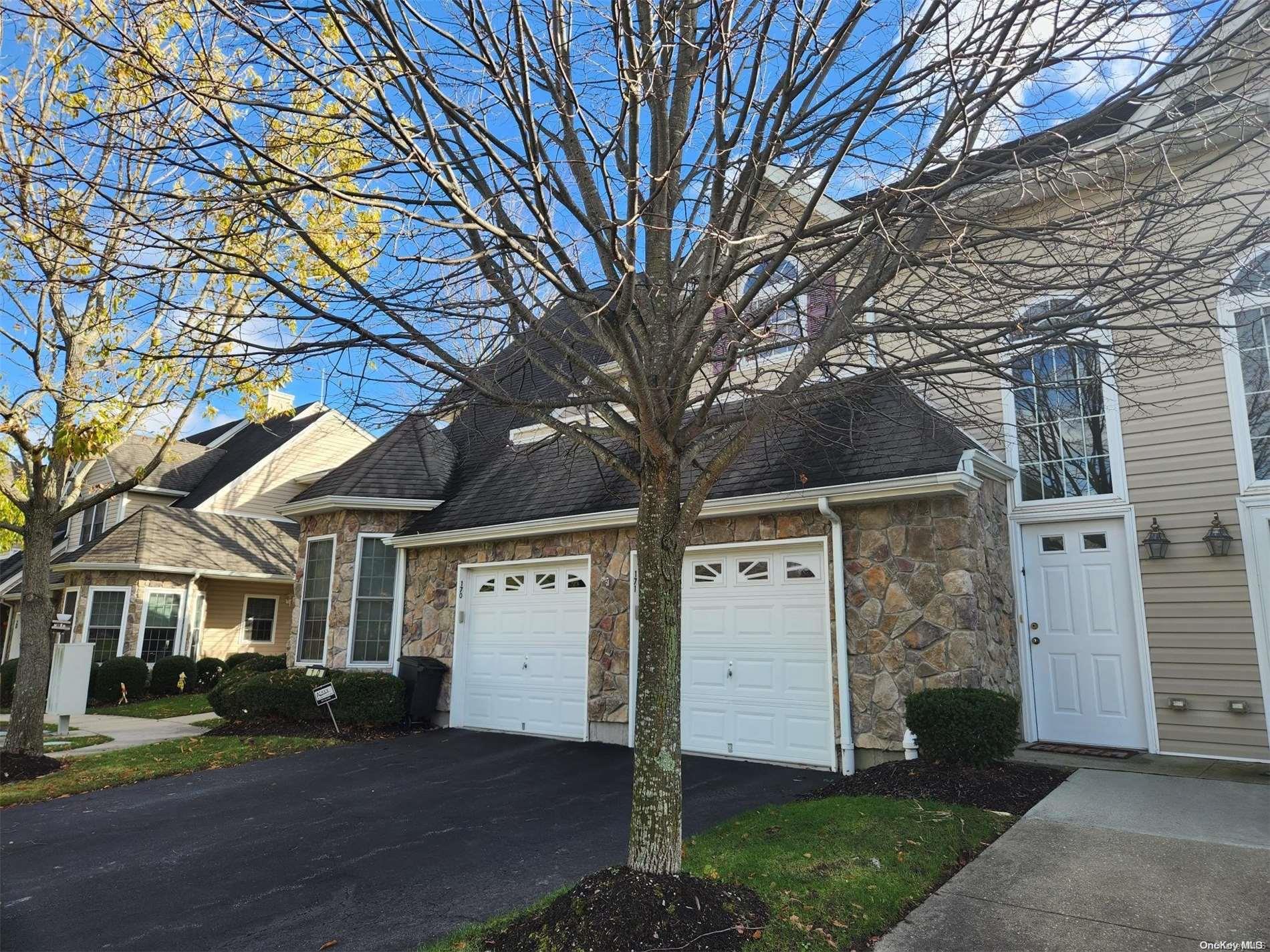 171 Larry Lane # 171, Dix Hills, NY 11746