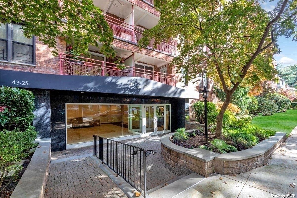 43-25 Douglaston Parkway # 1C, Douglaston, NY 11363
