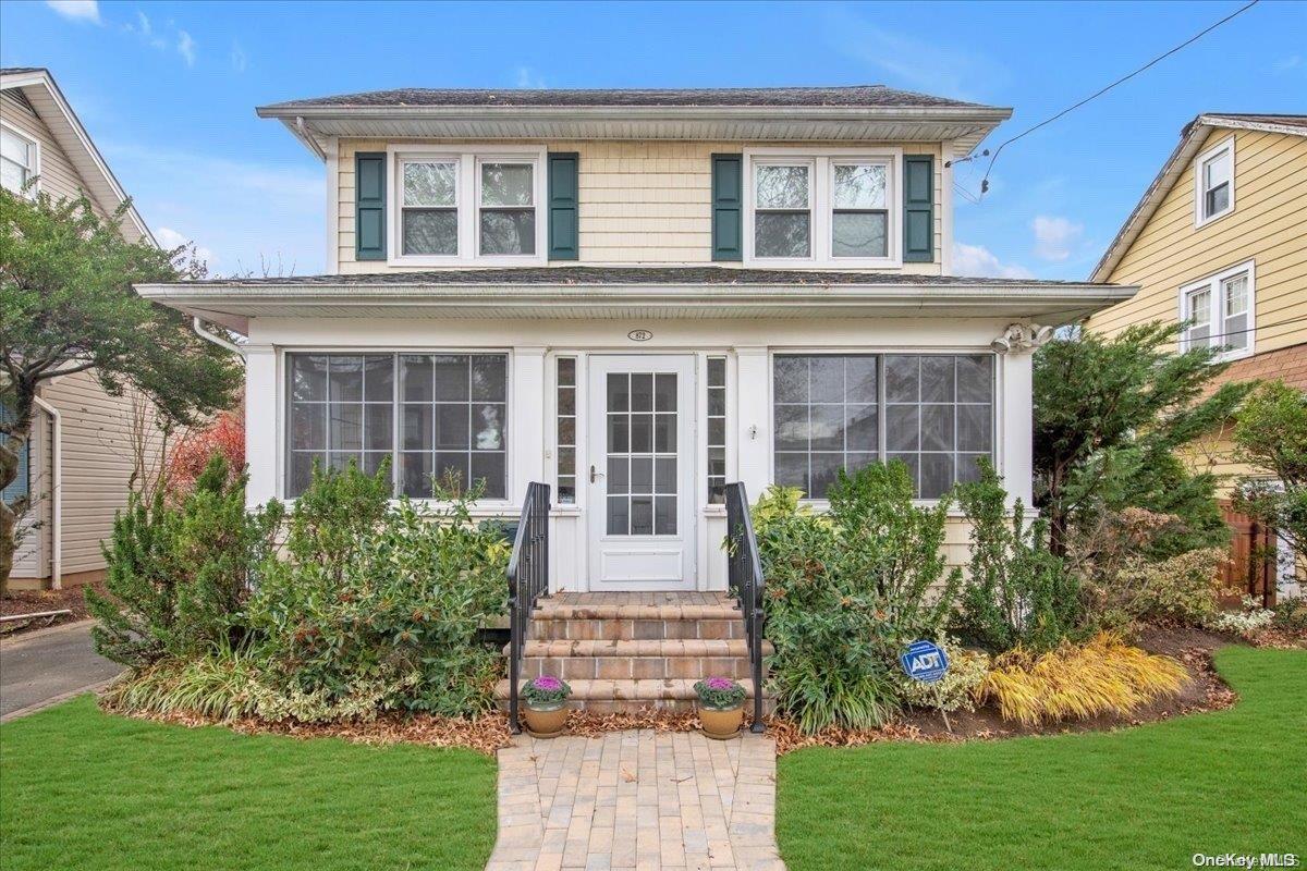 872 Lorenz Avenue, Baldwin, NY 11510