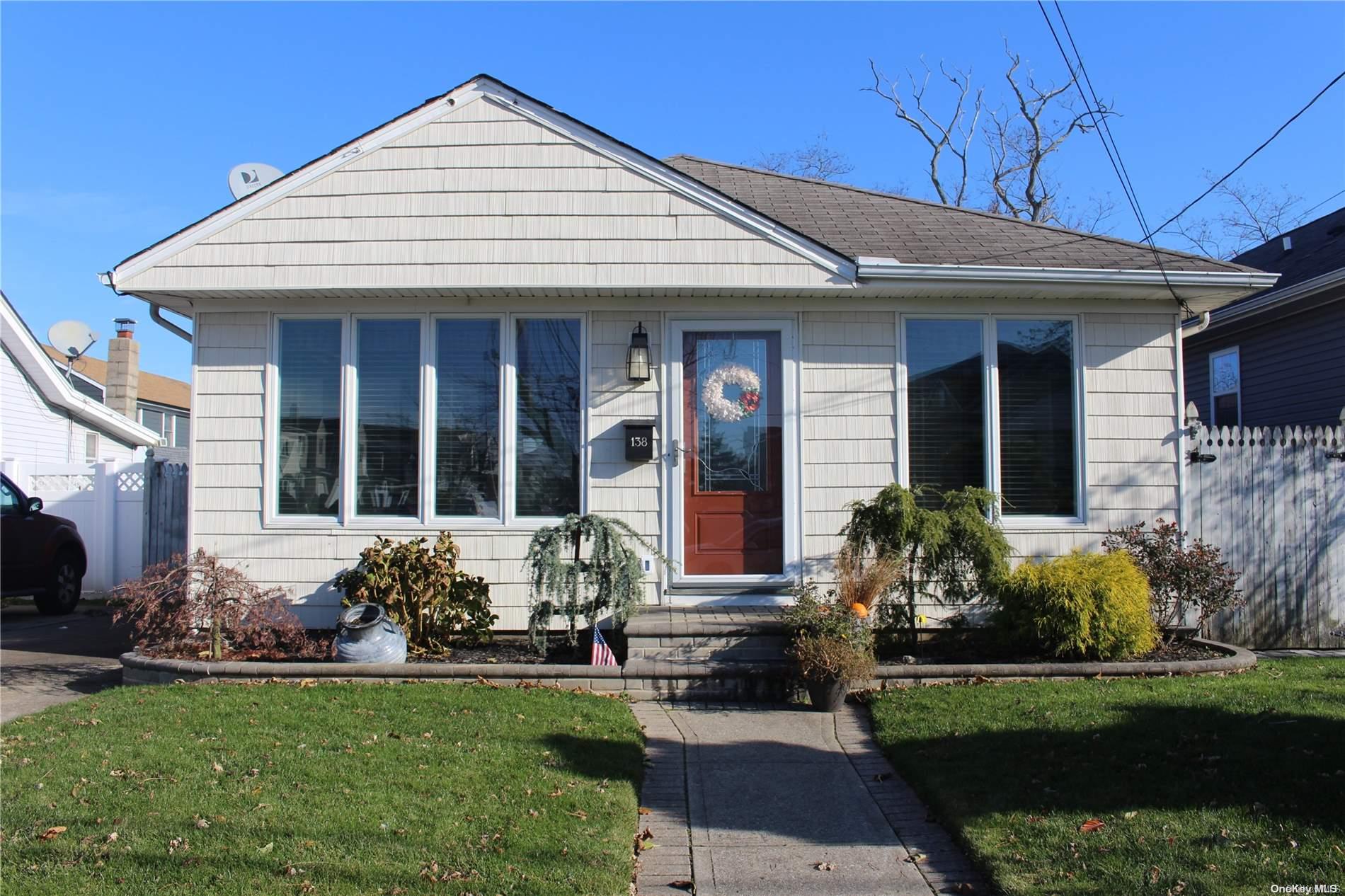 138 Coolidge Avenue, Amity Harbor, NY 11701