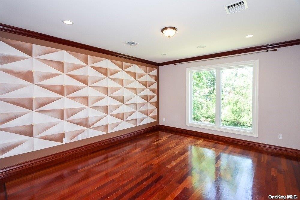 382 I U Willets Road, Roslyn Heights, NY 11577