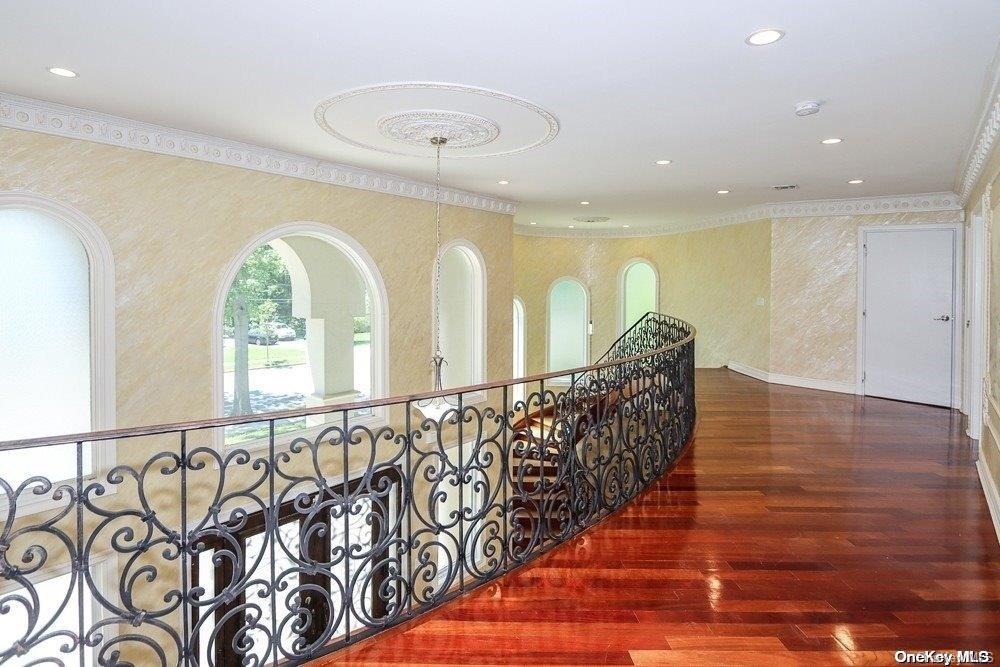 382 I U Willets Road, Roslyn Heights, NY 11577