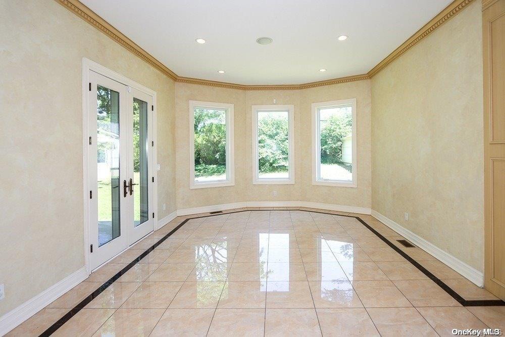 382 I U Willets Road, Roslyn Heights, NY 11577