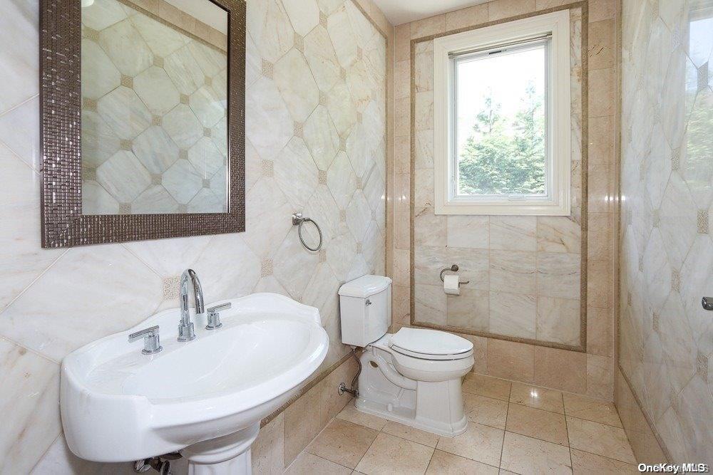 382 I U Willets Road, Roslyn Heights, NY 11577