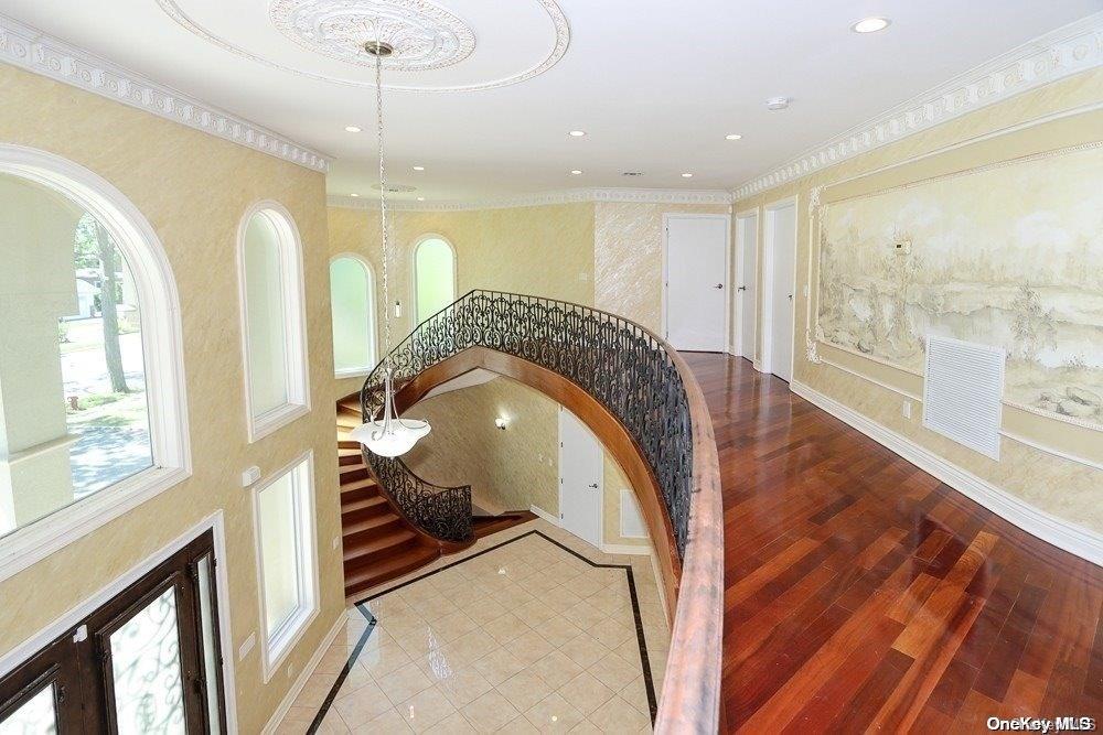 382 I U Willets Road, Roslyn Heights, NY 11577