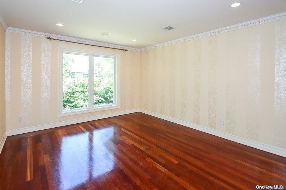 382 I U Willets Road, Roslyn Heights, NY 11577