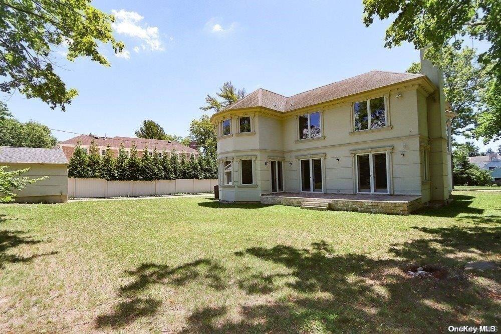 382 I U Willets Road, Roslyn Heights, NY 11577