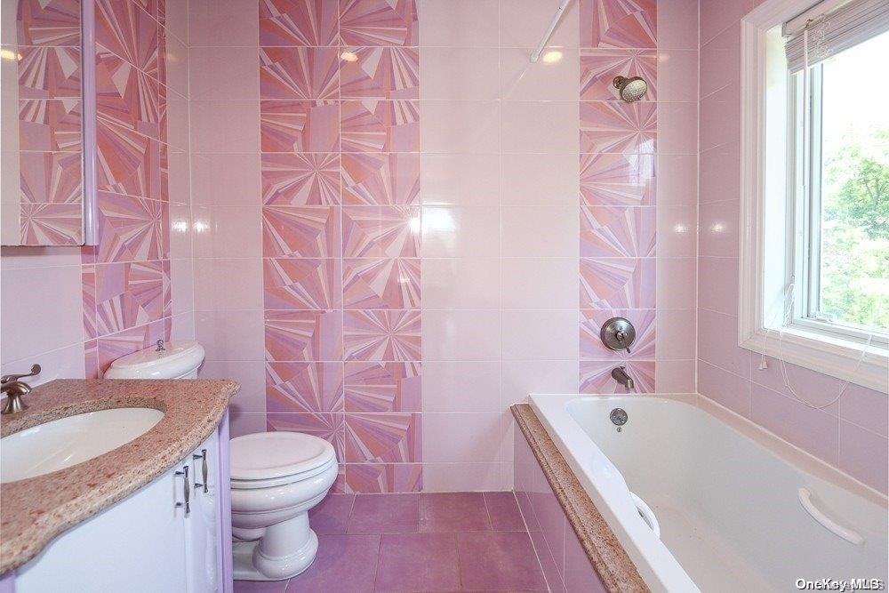 382 I U Willets Road, Roslyn Heights, NY 11577