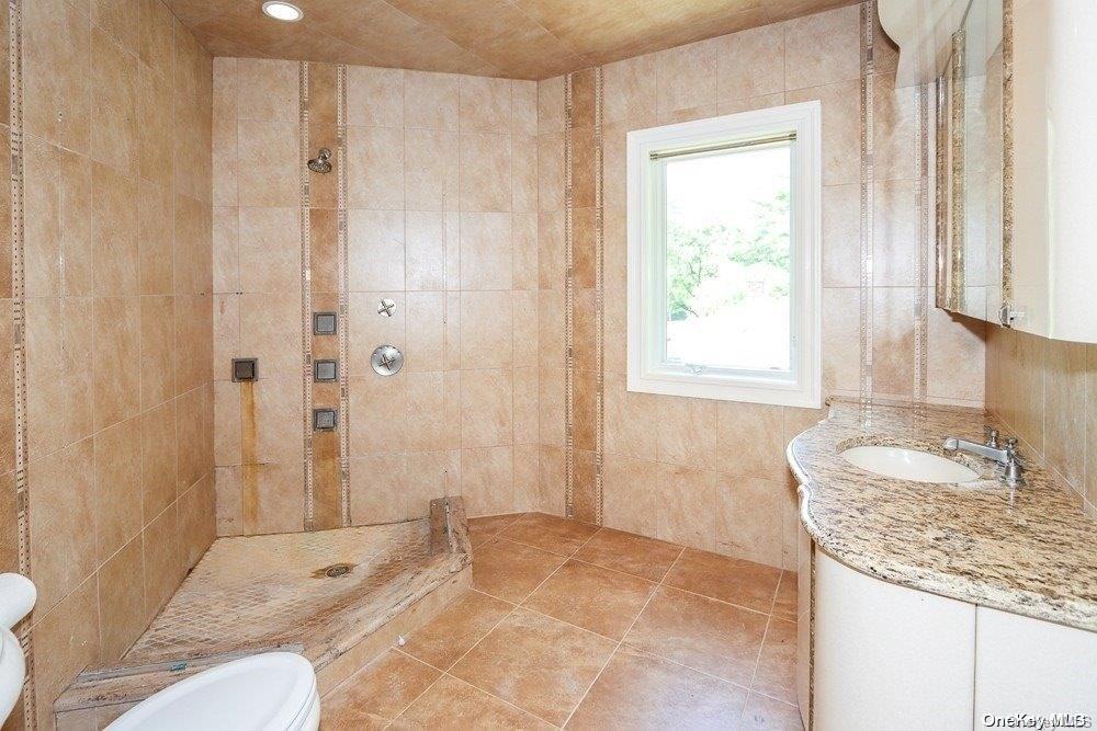 382 I U Willets Road, Roslyn Heights, NY 11577